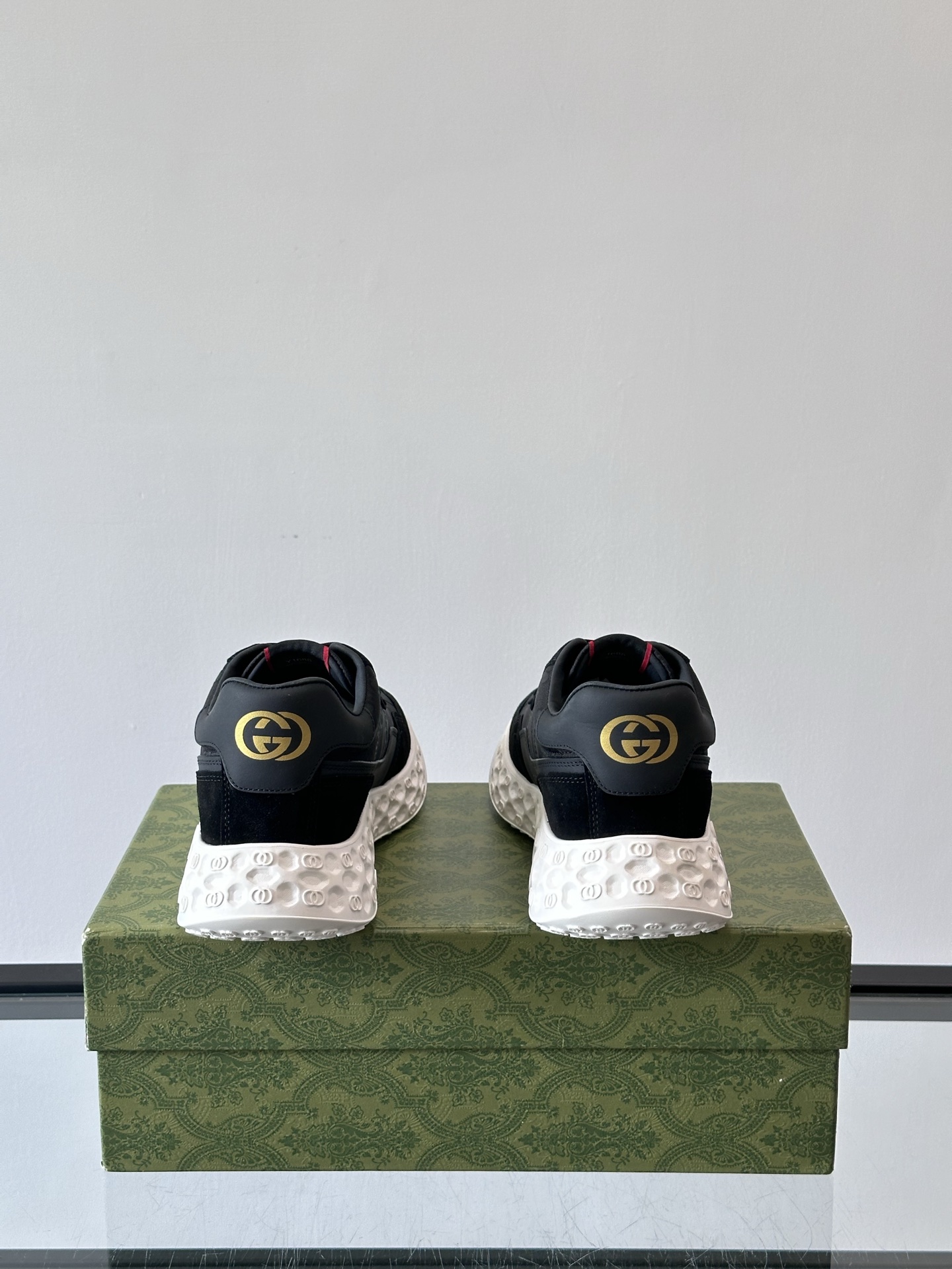 ◾️▫️G家男士GG运动鞋，选用进口牛皮拼网面打造，简约舒适版，内里头层牛皮，鞋舌装饰品牌logo，细节