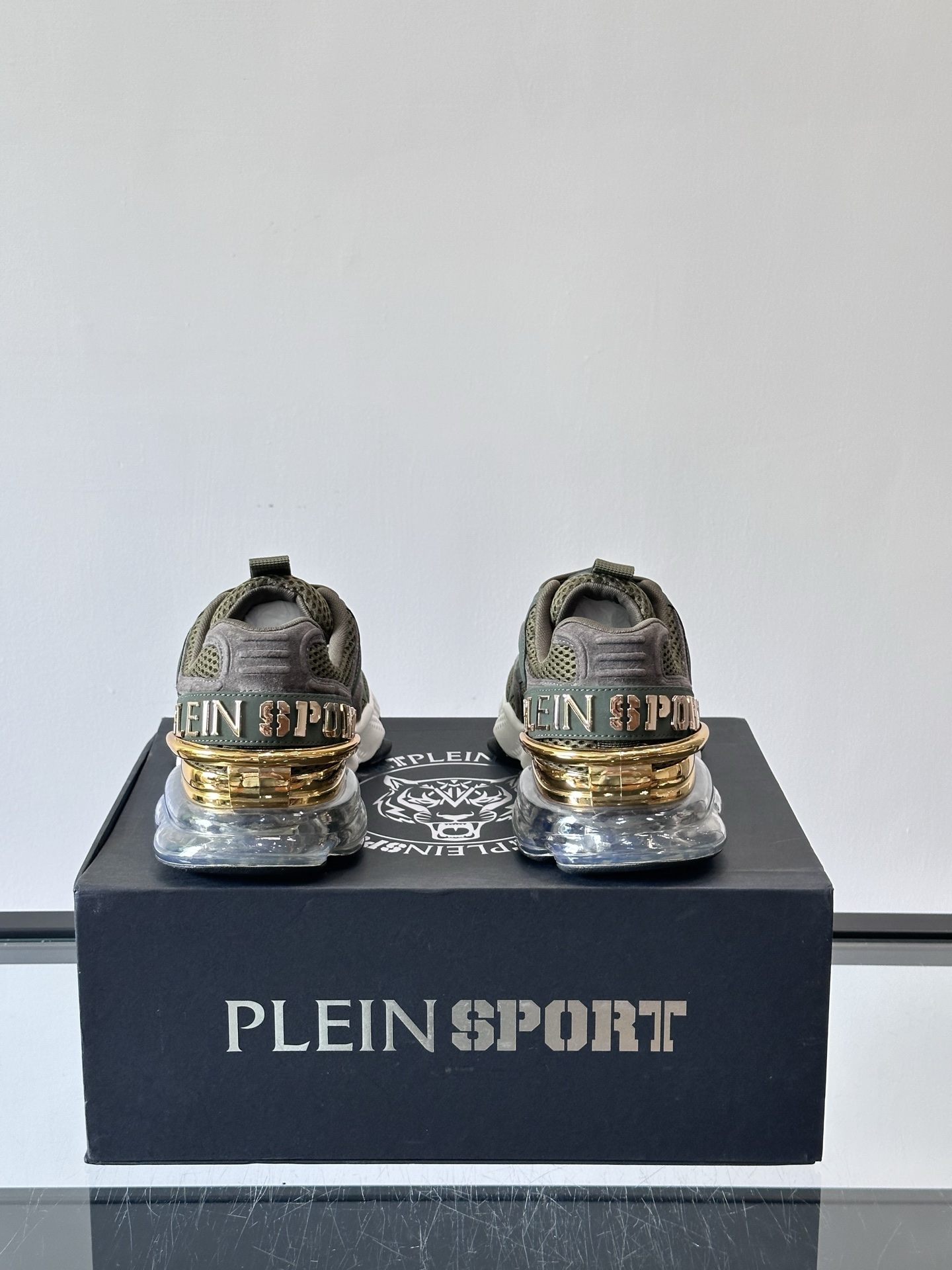 PHILIPP PLEIN德国潮牌，原单精品，高端男士休闲运动鞋，特殊渠道货，品质超赞！五金细节极具质感