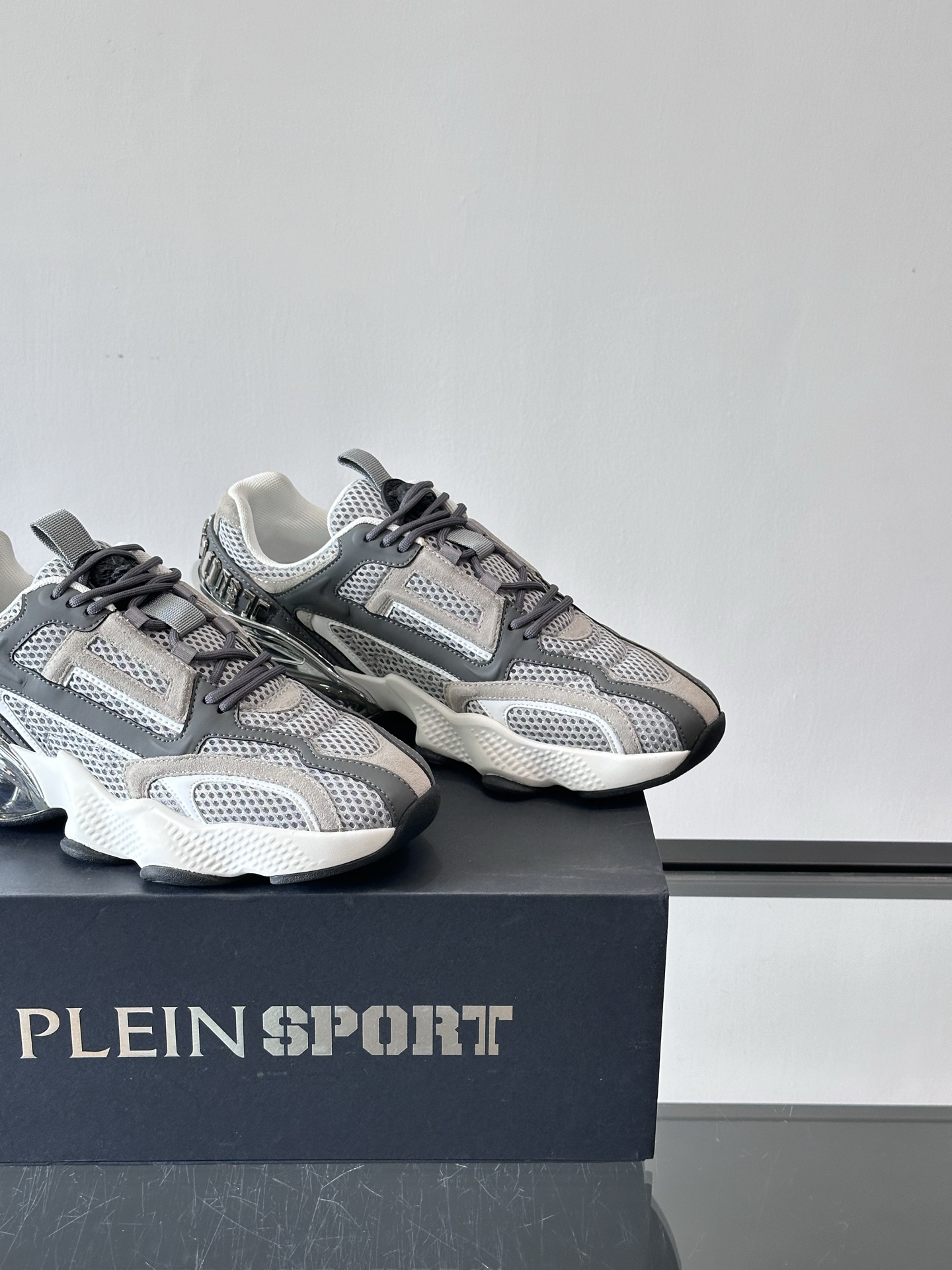 PHILIPP PLEIN德国潮牌，原单精品，高端男士休闲运动鞋，特殊渠道货，品质超赞！五金细节极具质感