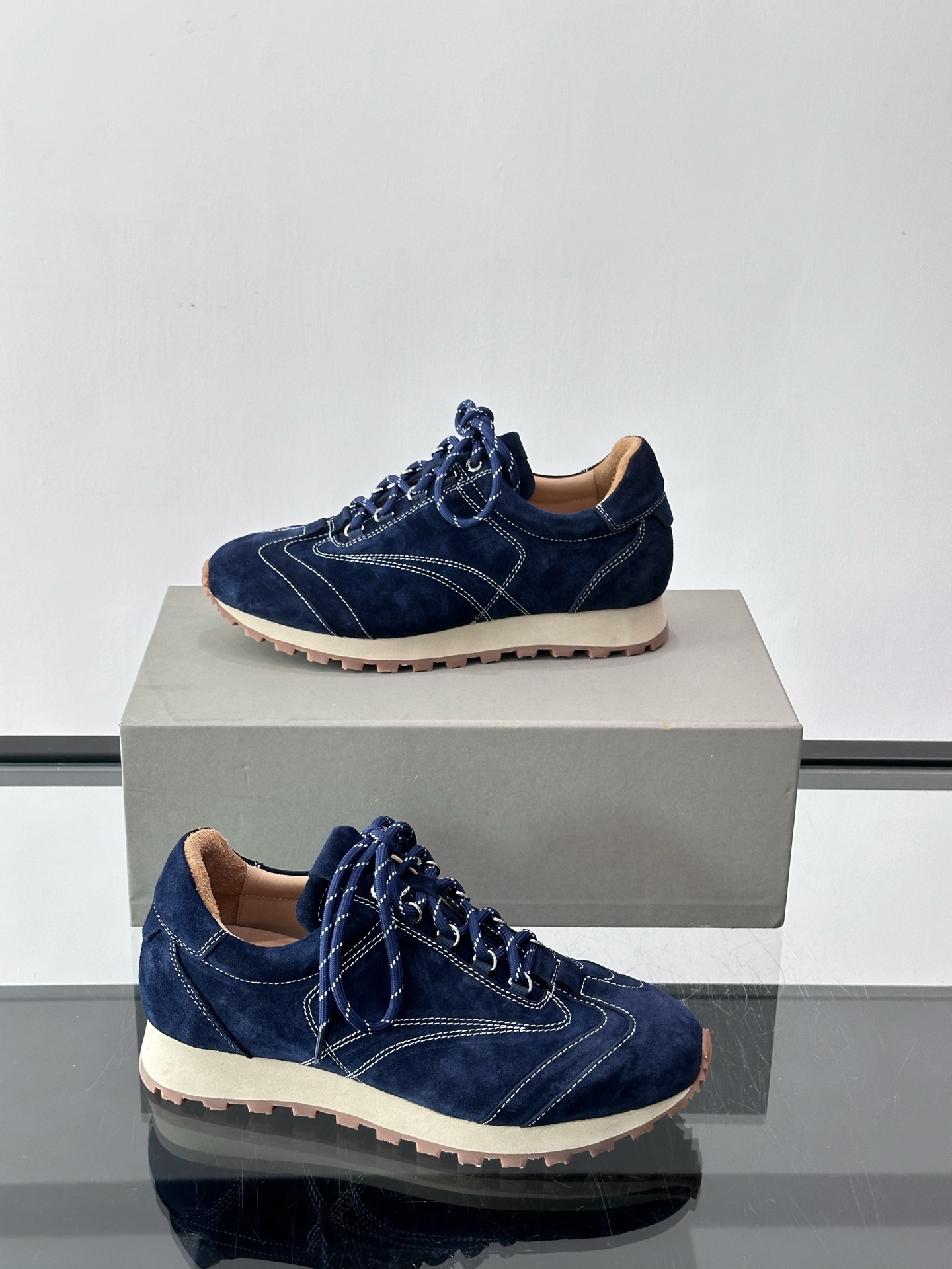 Brunello Cucinelli 运动板男鞋 此款运动鞋面料采用意大利进口高丝光水洗翻毛皮和意大利进