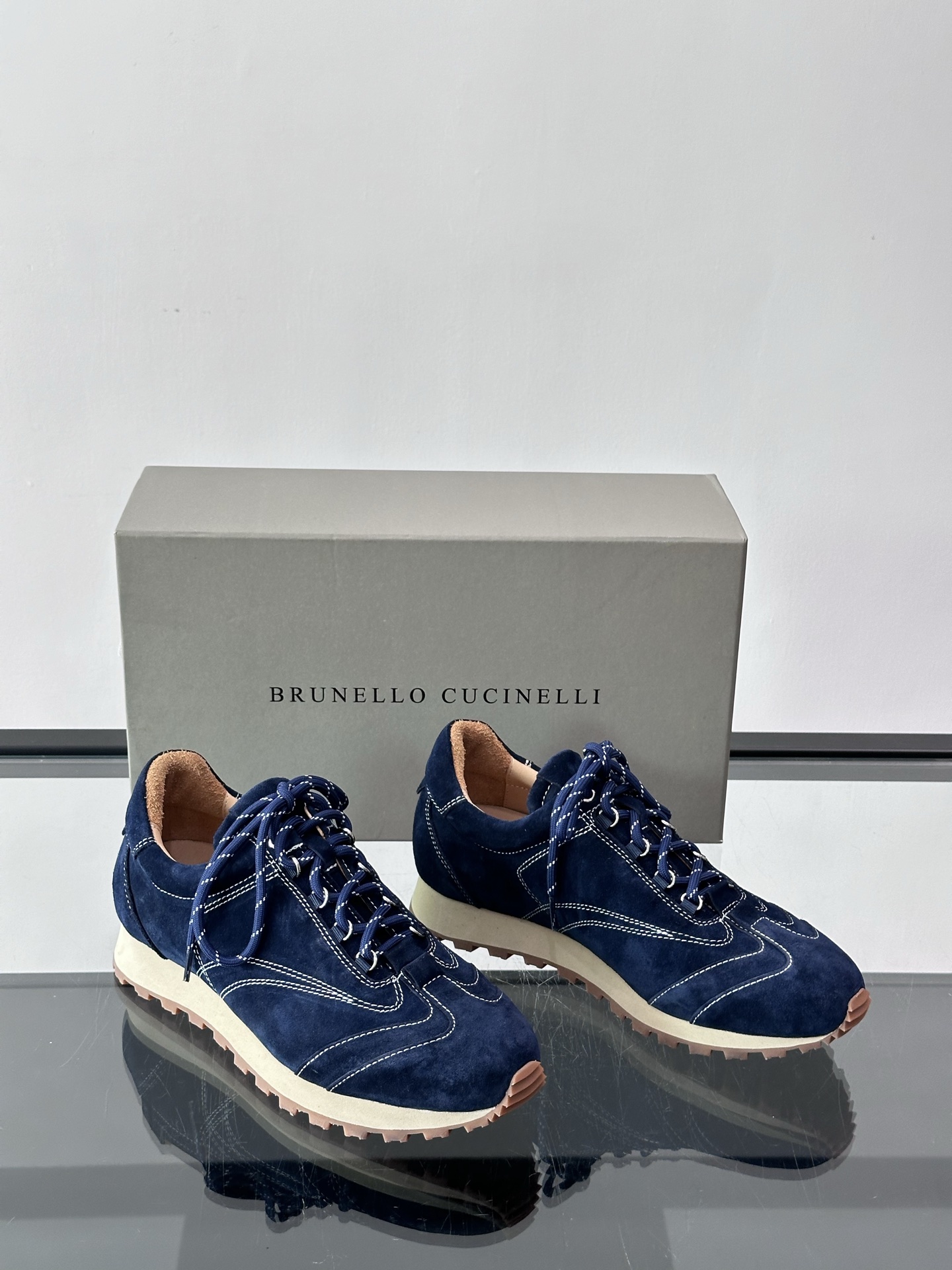 Brunello Cucinelli 运动板男鞋 此款运动鞋面料采用意大利进口高丝光水洗翻毛皮和意大利进