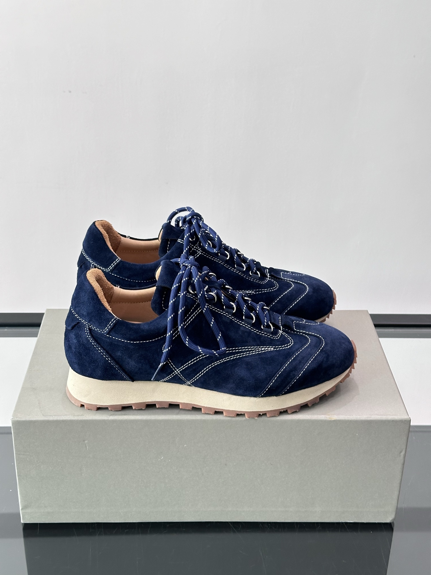 Brunello Cucinelli 运动板男鞋 此款运动鞋面料采用意大利进口高丝光水洗翻毛皮和意大利进