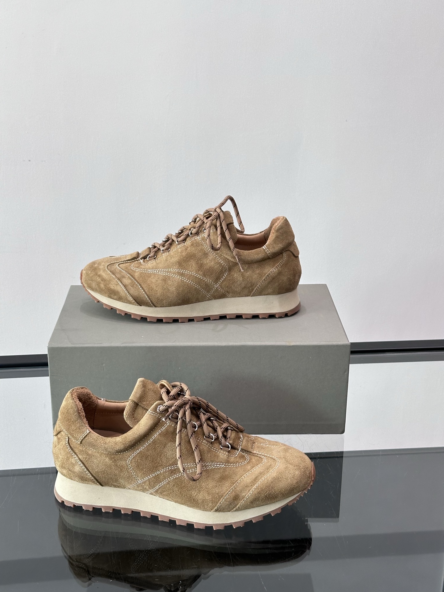 Brunello Cucinelli 运动板男鞋 此款运动鞋面料采用意大利进口高丝光水洗翻毛皮和意大利进