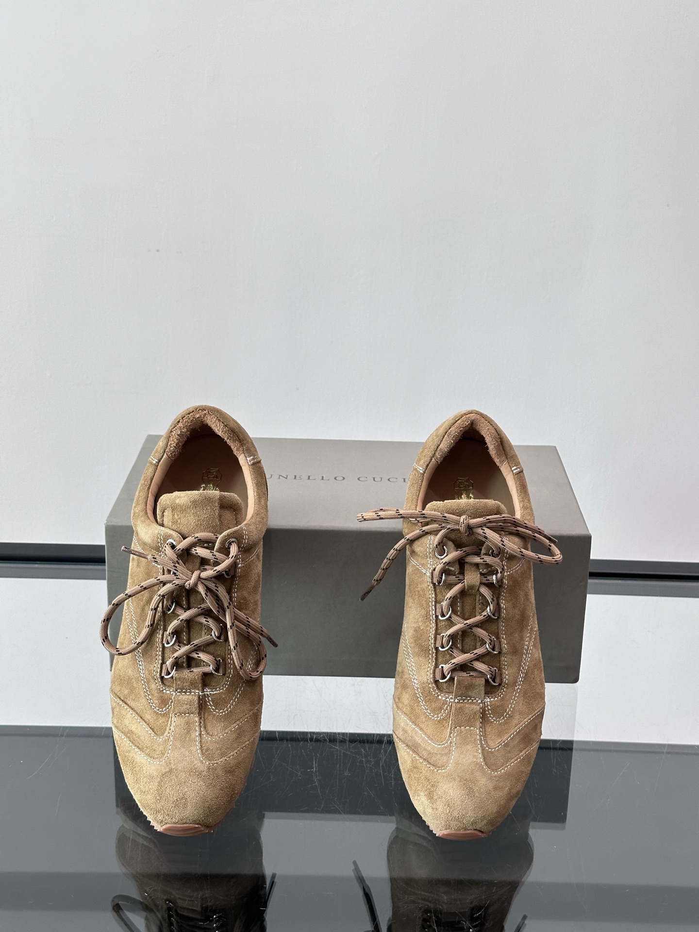 Brunello Cucinelli 运动板男鞋 此款运动鞋面料采用意大利进口高丝光水洗翻毛皮和意大利进