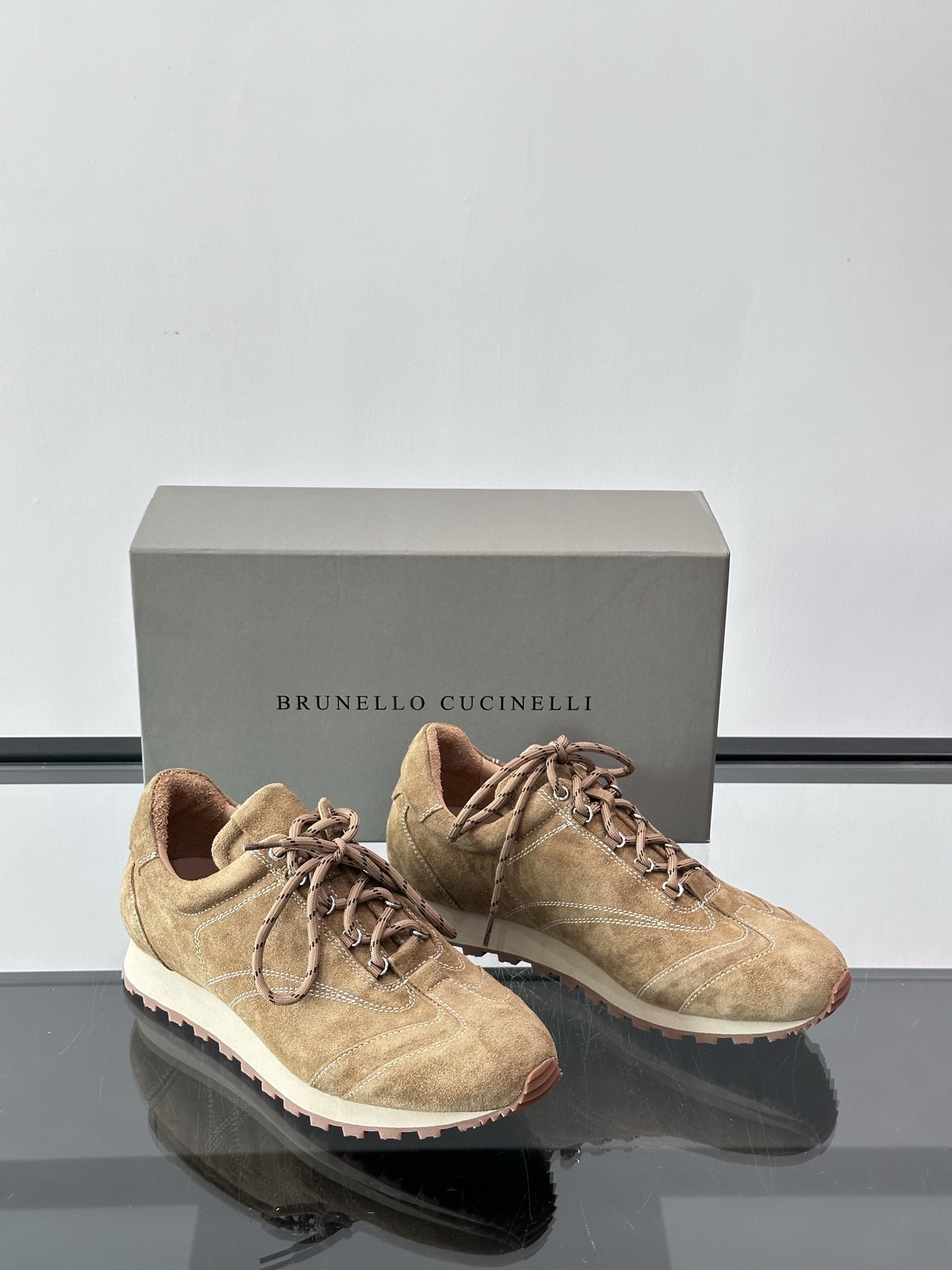 Brunello Cucinelli 运动板男鞋 此款运动鞋面料采用意大利进口高丝光水洗翻毛皮和意大利进