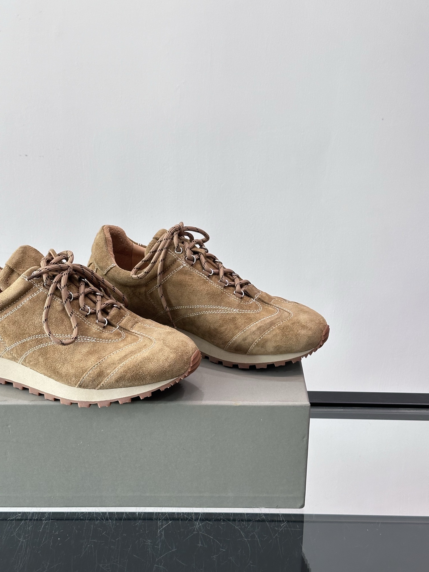 Brunello Cucinelli 运动板男鞋 此款运动鞋面料采用意大利进口高丝光水洗翻毛皮和意大利进