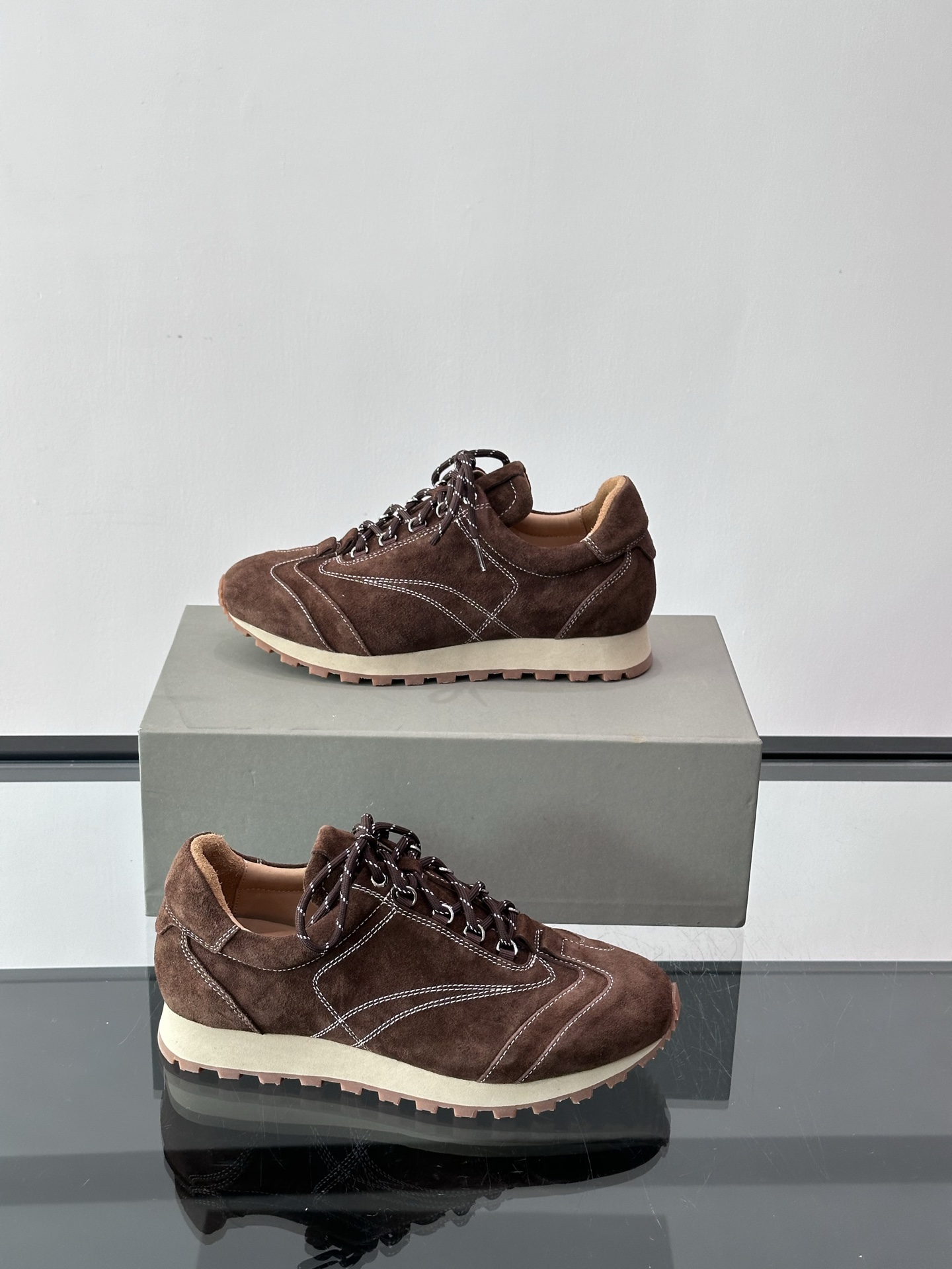 Brunello Cucinelli 运动板男鞋 此款运动鞋面料采用意大利进口高丝光水洗翻毛皮和意大利进