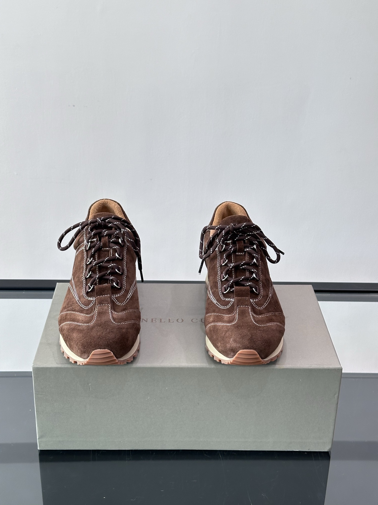 Brunello Cucinelli 运动板男鞋 此款运动鞋面料采用意大利进口高丝光水洗翻毛皮和意大利进