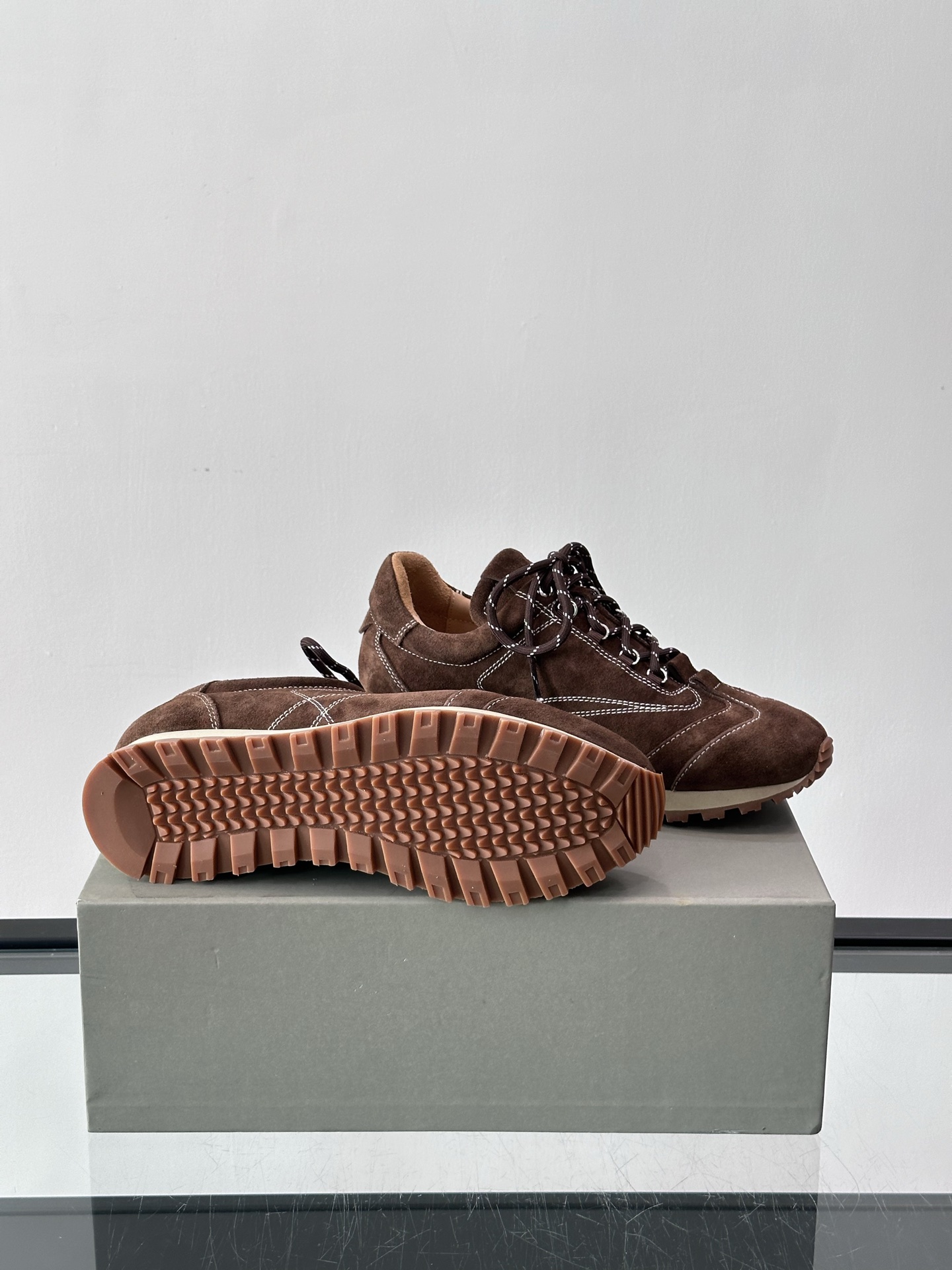 Brunello Cucinelli 运动板男鞋 此款运动鞋面料采用意大利进口高丝光水洗翻毛皮和意大利进