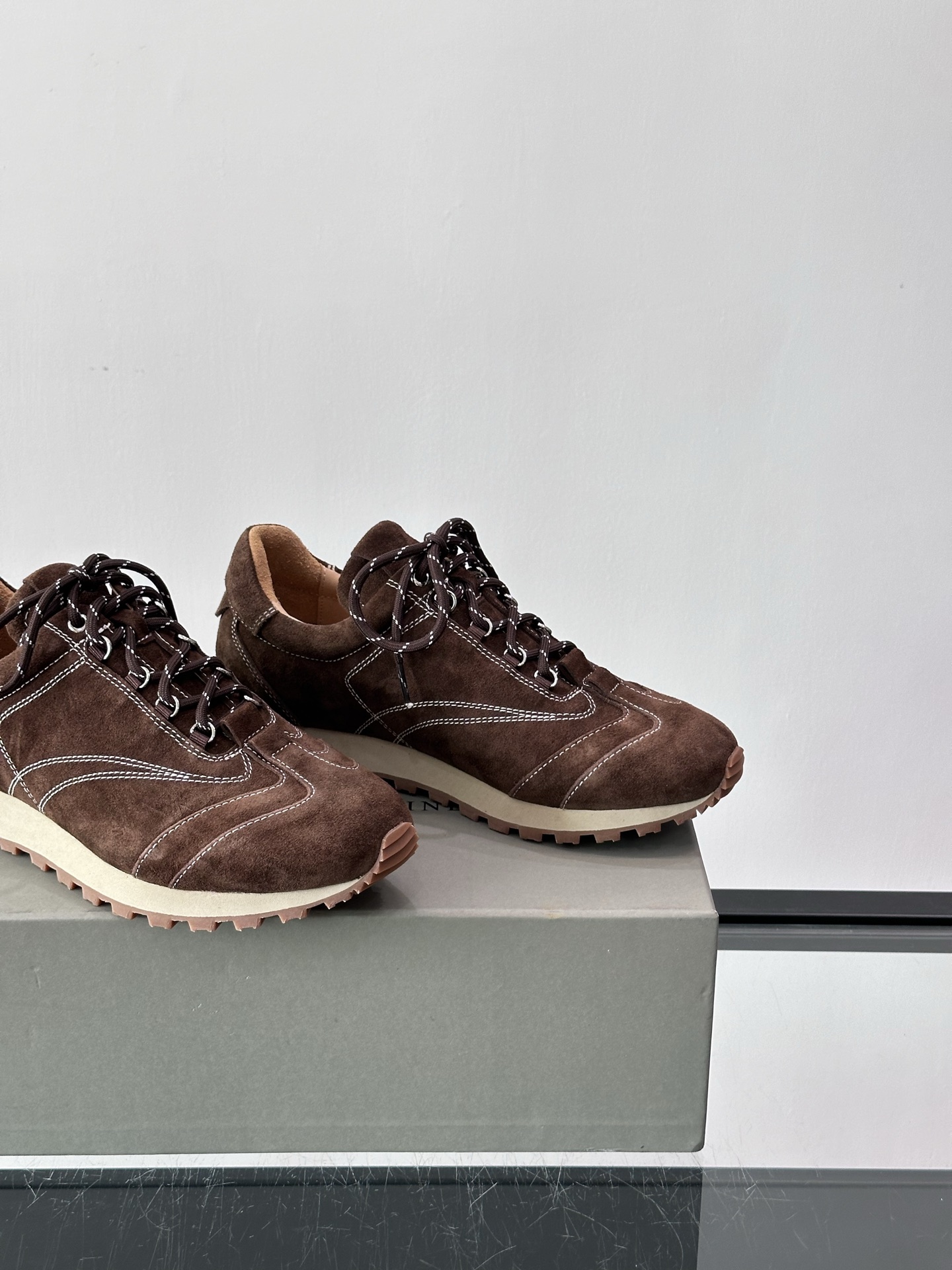 Brunello Cucinelli 运动板男鞋 此款运动鞋面料采用意大利进口高丝光水洗翻毛皮和意大利进