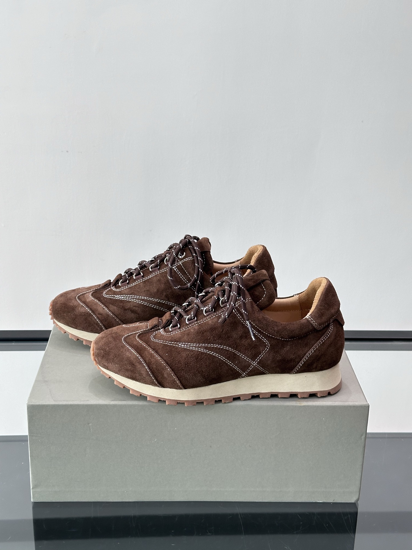 Brunello Cucinelli 运动板男鞋 此款运动鞋面料采用意大利进口高丝光水洗翻毛皮和意大利进