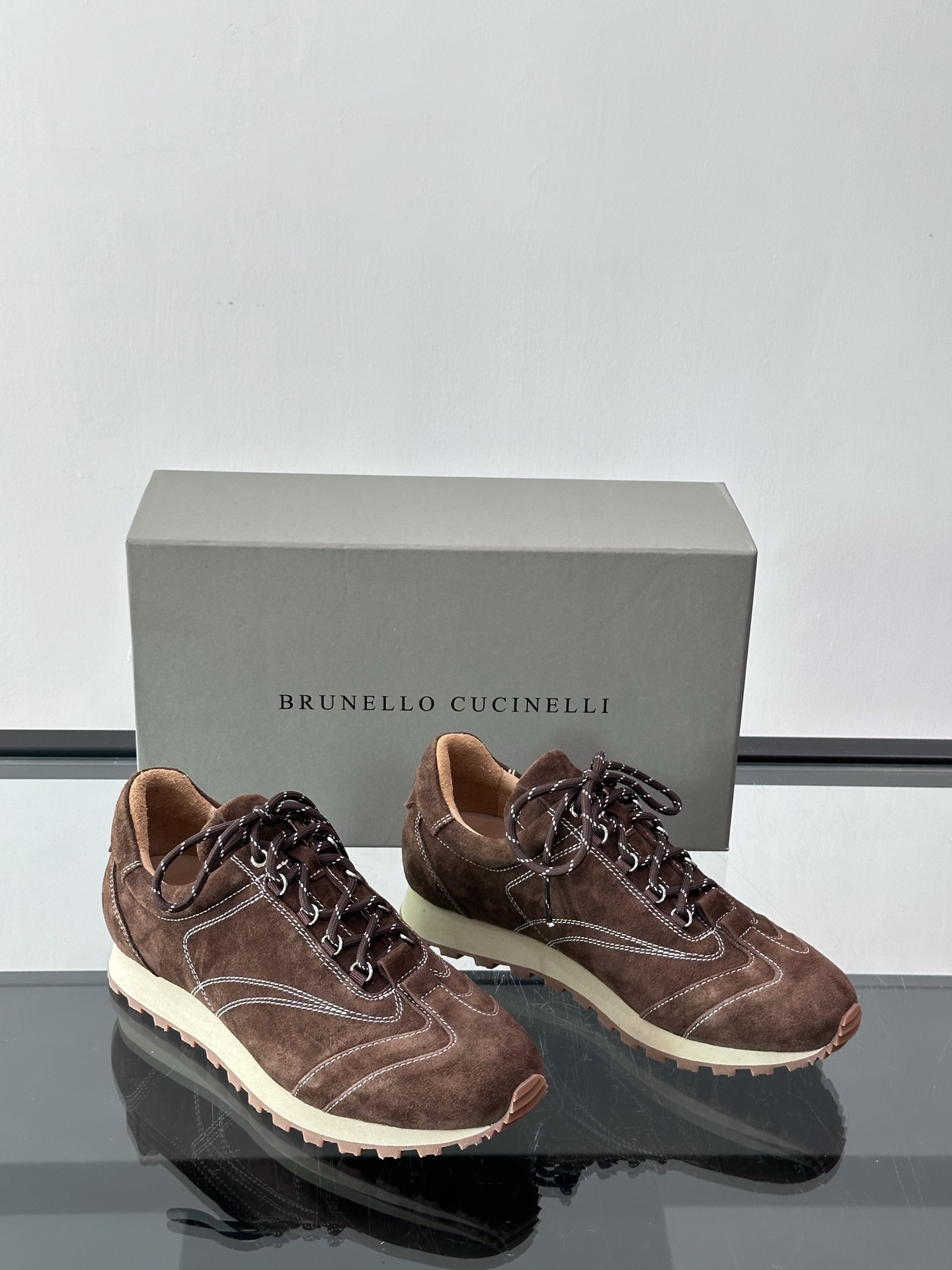 Brunello Cucinelli 运动板男鞋 此款运动鞋面料采用意大利进口高丝光水洗翻毛皮和意大利进
