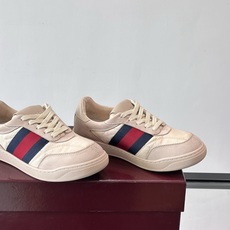 Gucci Screener系列女士运动鞋 Gucci Primavera系列通过融合创新与务实的愿景,确立了廓形、质地 Gucci Screener系列女士运动鞋 Gucci Primavera系列通过融合创新与务实的愿景,确立了廓形、质地