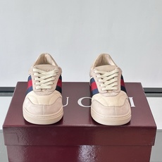 Gucci Screener系列女士运动鞋 Gucci Primavera系列通过融合创新与务实的愿景,确立了廓形、质地 Gucci Screener系列女士运动鞋 Gucci Primavera系列通过融合创新与务实的愿景,确立了廓形、质地