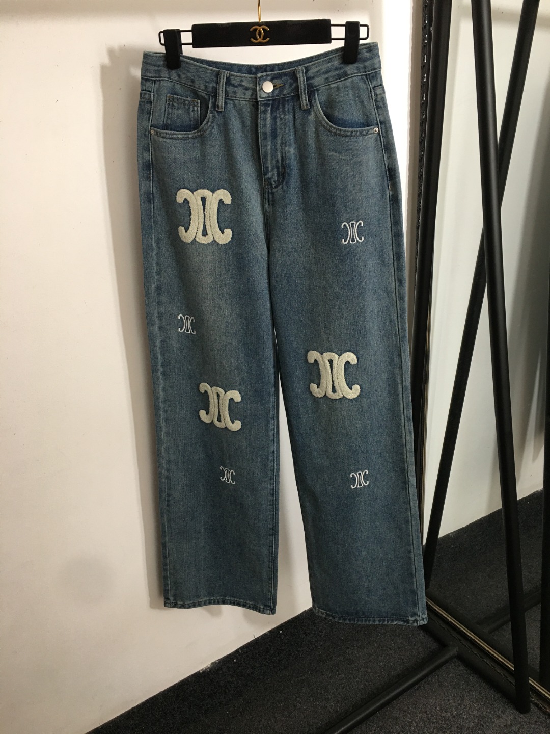 NO:743770,Style No. 8601 Celin* new style Arc de Triomphe flocked logo embroidered fashionable versatile denim trousers, blue, S-XL, [M size; waist 72, length 106], Celine-clothing, celine, celine,19860909款号8601 Celin*新款 凯旋门植绒logo刺绣时尚百搭牛仔长裤,蓝色,S-XL,【M码；腰围72,长106】,赛琳-服装,celine,celine,,Women's clothing