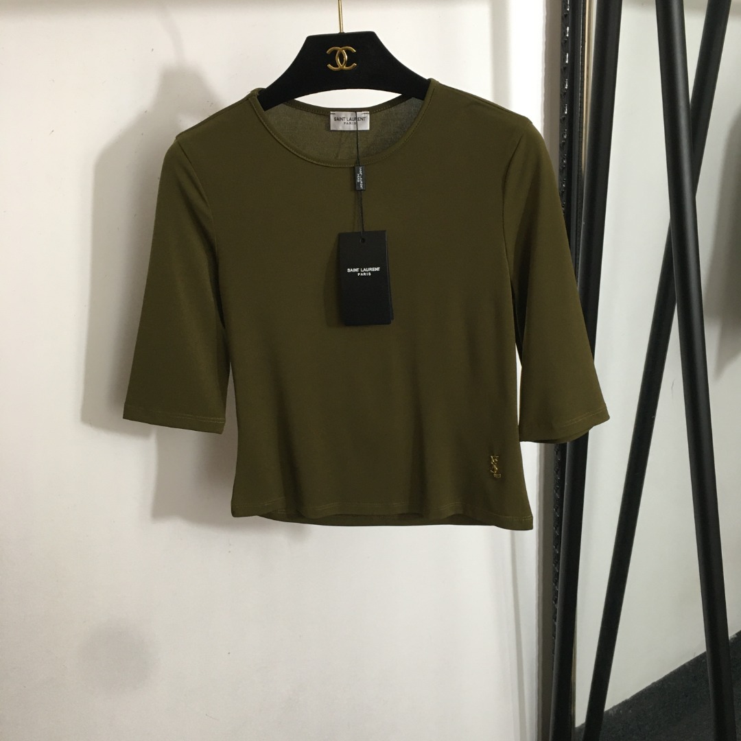 NO:858778,Model No. 20252055 YSL* new style slim-fit short-sleeved T-shirt with letter brooch decoration, green, black, SML, [M size; bust 76, sleeve length 31, dress length 46], Saint Laurent-clothing, saint laurent, saint laurent, T-shirt, tees, t-shirt, brooch, breastpin,19860909款号20252055 YSL*新款 字母胸针装饰修身短袖T恤,绿色,黑色,SML,【M码；胸围76,袖长31,衣长46】,圣罗兰-服装,saint laurent,saint laurent,T-shirt,tees，t-shirt,brooch，breastpin,,Women's clothing