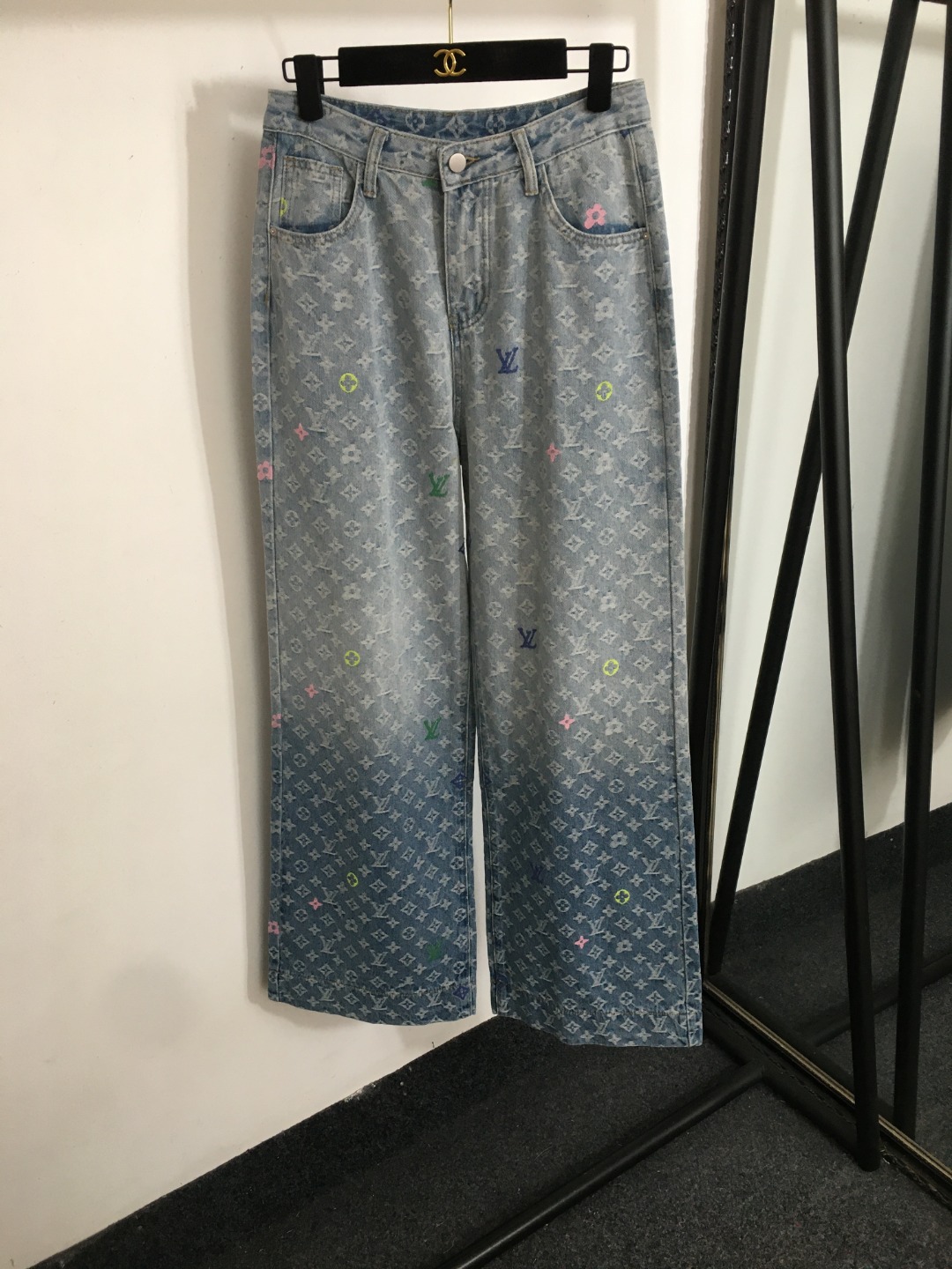 NO:743759,Style No. 20252260 LV* new color presbyopic logo jacquard washed distressed gradient high-waisted wide-leg denim trousers, blue, S-XL, [L size; waist 72, length 107], Louis Vuitton-clothing, louis vuitton, louis vuitton,19860909款号20252260 LV*新款 彩色老花logo提花水洗做旧渐变色高腰阔腿牛仔长裤,蓝色,S-XL,【L码；腰围72,长107】,路易威登-服装,louis vuitton,louis vuitton,,Women's clothing
