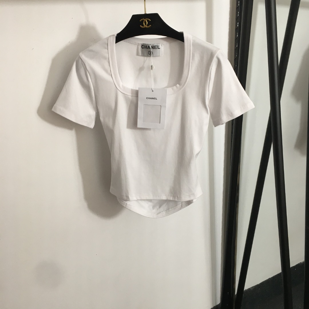 Chanel Fitted T-Shirt with Open Back Logo - Elegant & Comfortable 2 o 1iqd72g8837819u71p5ulfpk3s0
