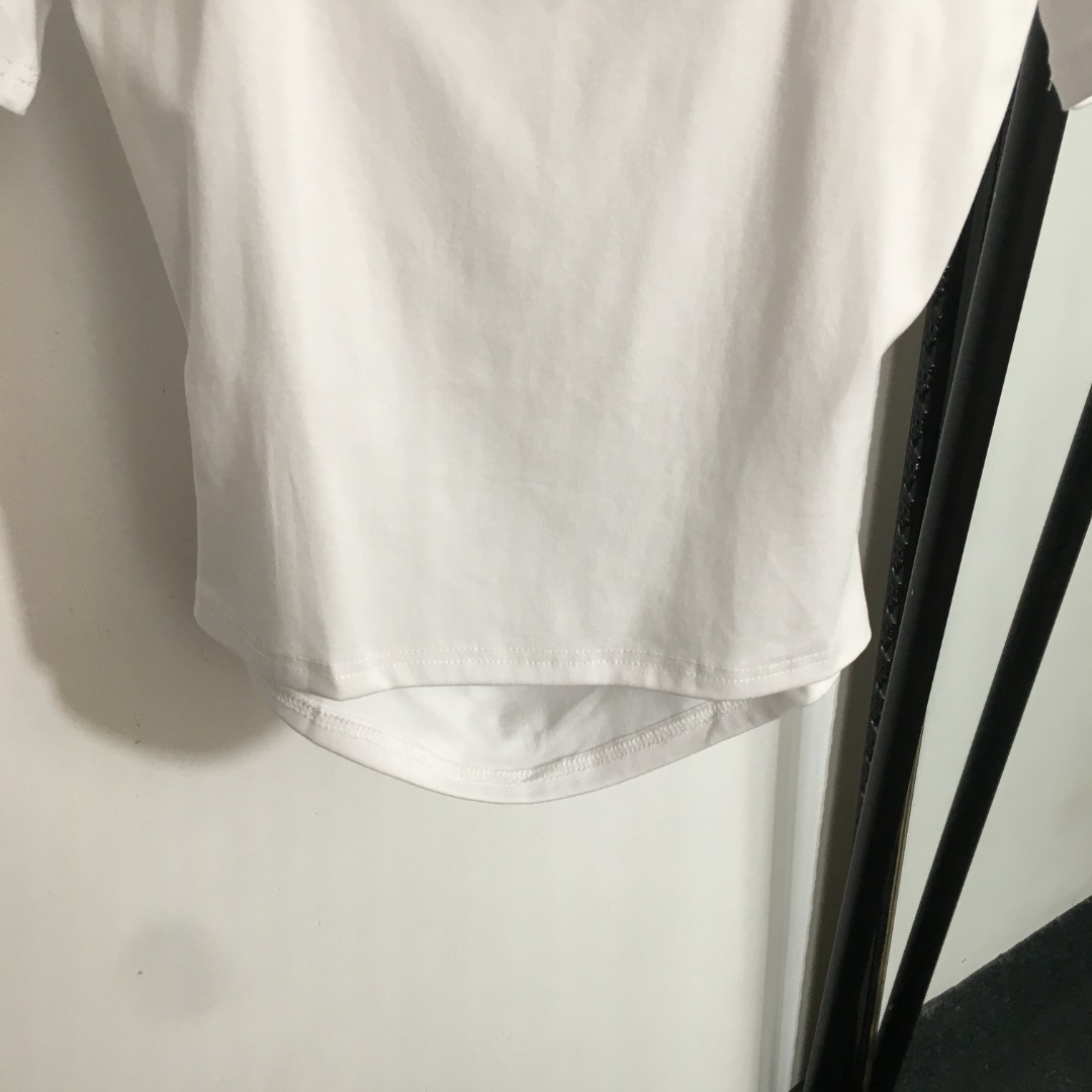 Chanel Fitted T-Shirt with Open Back Logo - Elegant & Comfortable 4 o 1iqd73jpgmg318417im1pa7hvkb