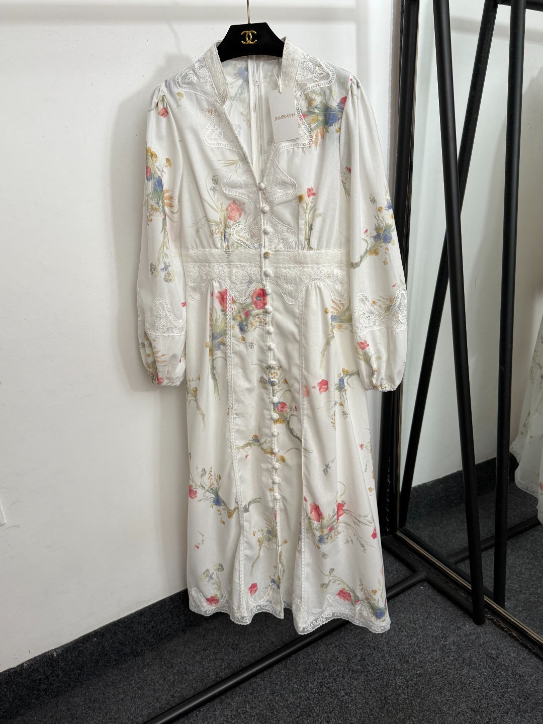 NO:755599,Model No. 20253781 Zimmermann's new temperament colorful flower print lace splicing V-neck waist lantern long-sleeved dress long skirt, white, blue, S-XL, [M size; shoulder width 36, bust 90, sleeve length 61, waist 74, length 129], Zimmermann-clothing, skirts,19860909款号20253781 Zimmermann新款 气质彩色花朵印花 蕾丝拼接V领收腰灯笼长袖连衣裙 长裙,白色,蓝色,S-XL,【M码；肩宽36,胸围90,袖长61,腰围74,长129】,兹默曼-服装,skirts,,Women's clothing