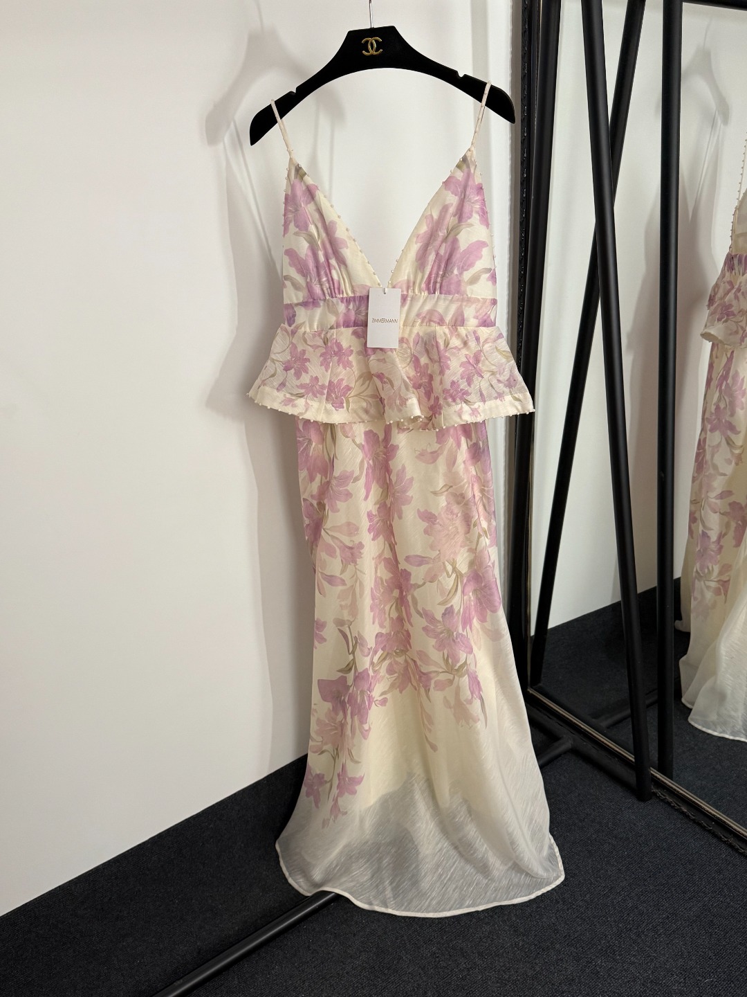 NO:923584,Model number 20253959 Zimmermann new purple floral print lotus waist beading V-neck suspender dress long skirt, off-white, black, S-XL, [M size; bust 76 stretch, length 140], Zimmermann-clothing, skirts,19860909款号20253959 Zimmermann新款 紫色花卉印花 荷叶收腰钉珠V领吊带连衣裙 长裙,米白色,黑色,S-XL,【M码；胸围76弹力,长140】,兹默曼-服装,skirts,,Women's clothing