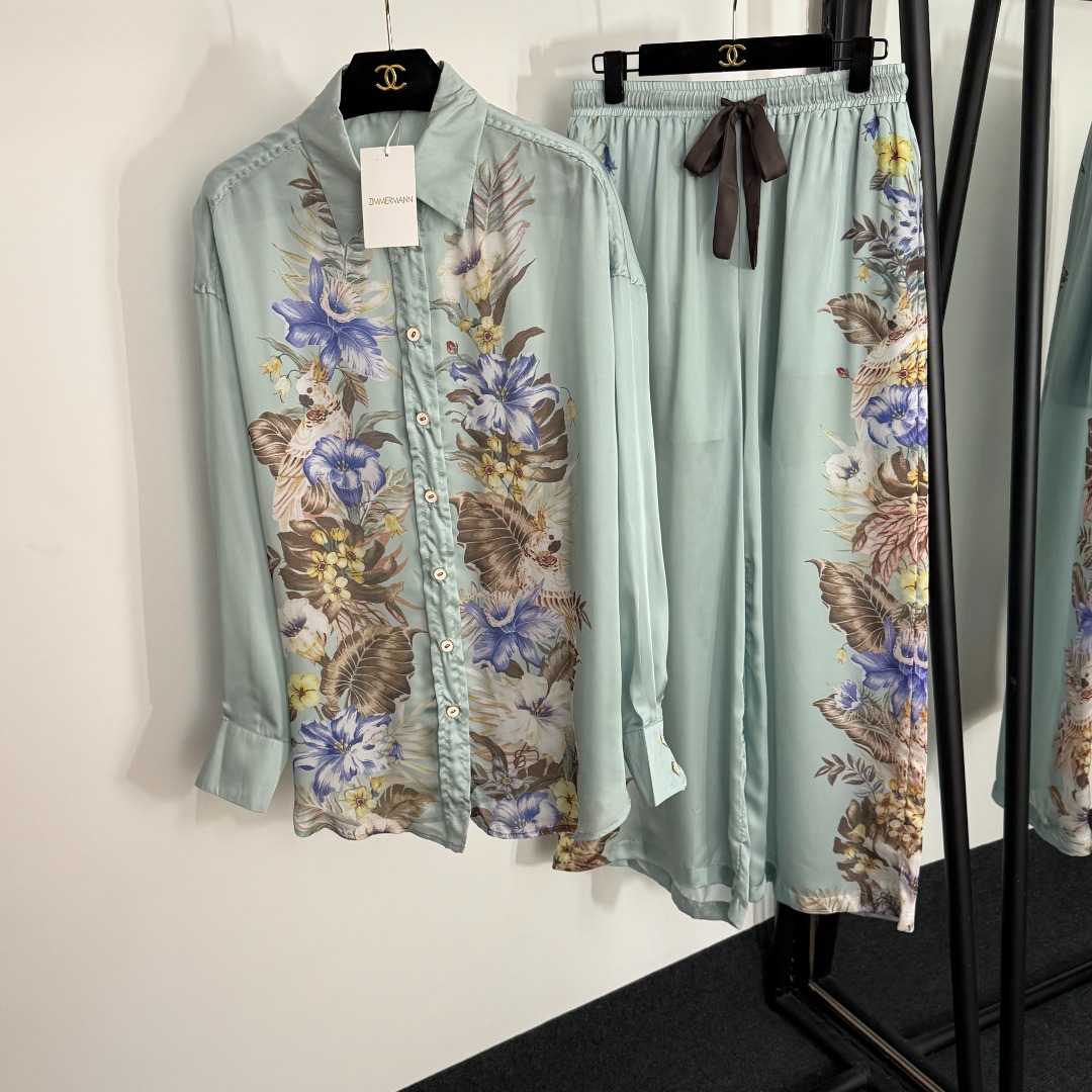 NO:754933,Model No. 20253960 Zimmermann's new suit, colorful flower positioning printed long-sleeved shirt + elastic waist wide-leg trousers, green, S-XL, [M size; shoulder width 56, bust 128, sleeve length 54, length 76; waist 70 elastic, length 104], Zimmermann-Clothing,19860909款号20253960 Zimmermann新款套装,彩色花朵定位印花长袖衬衣+松紧腰阔腿长裤,绿色,S-XL,【M码；肩宽56,胸围128,袖长54,长76；腰围70弹力,长104】,兹默曼-服装,,Women's clothing
