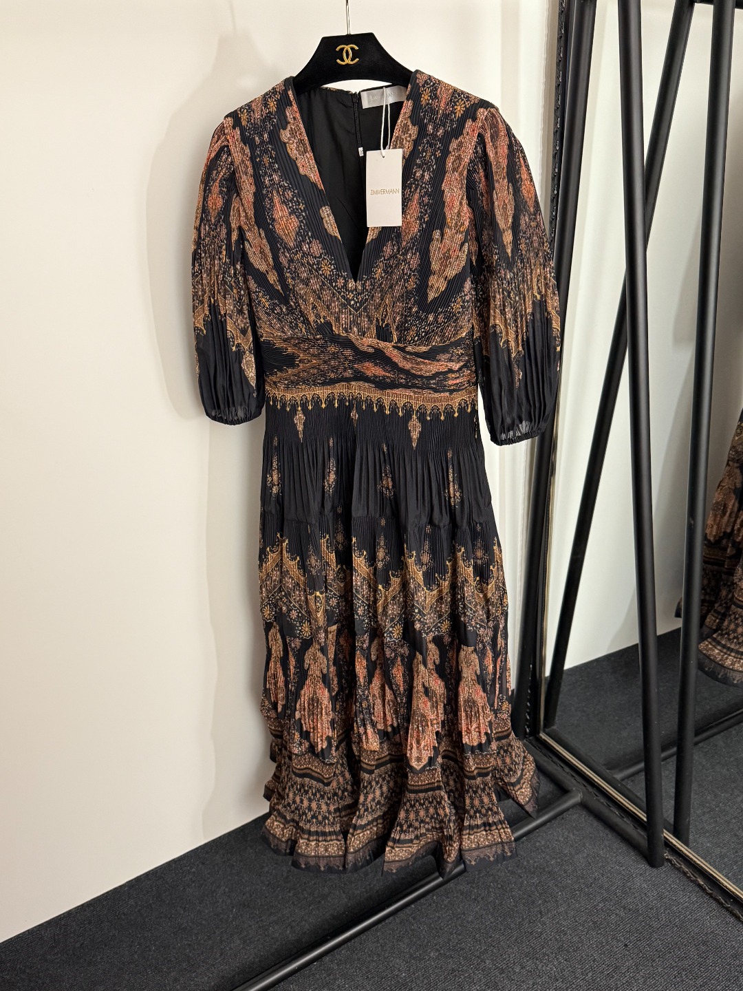 NO:943934,Model number 20254025 Zimmermann new style retro pattern print three-dimensional pleated V-neck waist short-sleeved dress long skirt, black, apricot, S-XL, [M size; bust 84, waist 70, sleeve length 42, length 124], Zimmermann-clothing, skirts, T-shirt,19860909款号20254025 Zimmermann新款 复古花纹印花 立体压褶V领收腰短袖连衣裙 长裙,黑色,杏色,S-XL,【M码；胸围84,腰围70,袖长42,长124】,兹默曼-服装,skirts,T-shirt,,Women's clothing