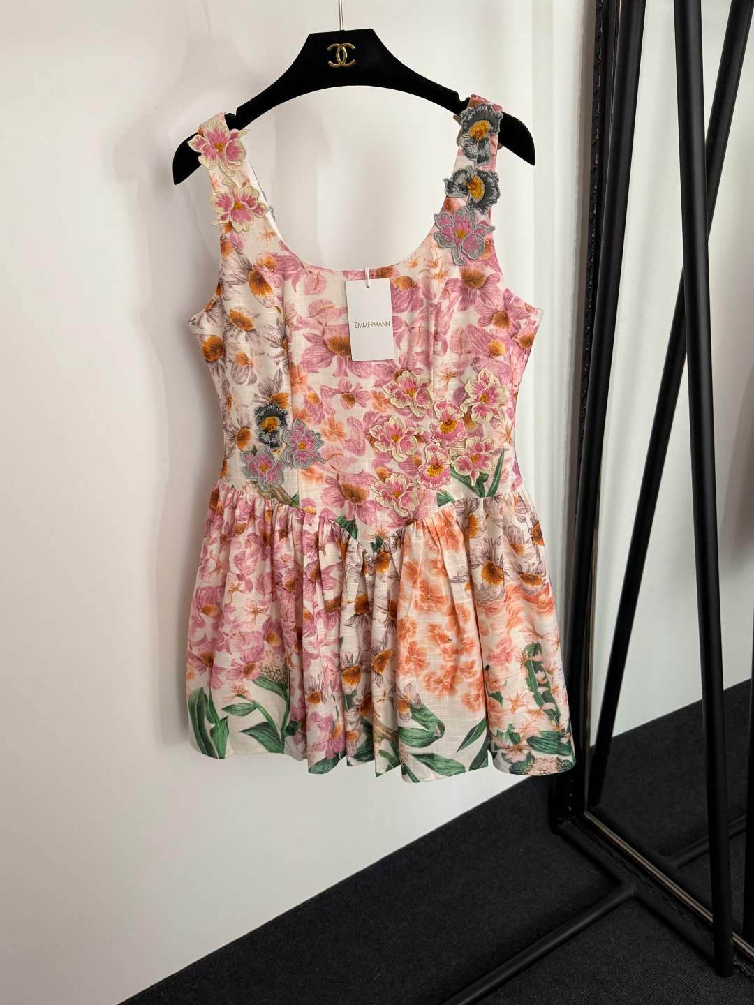 NO:779131,Model No. 20254232 Zimmermann's new heavy embroidery three-dimensional pink flowers sweet suspender pleated dress short skirt, pink, S-XL, [M size; bust 90, waist 78, length 83], Zimmermann-clothing, skirts,19860909款号20254232 Zimmermann新款 重工刺绣立体粉色花朵甜美吊带百褶连衣裙 短裙,粉色,S-XL,【M码；胸围90,腰围78,长83】,兹默曼-服装,skirts,,Women's clothing