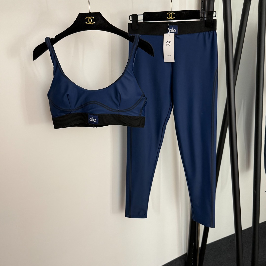 NO:782918,Model number 20254382 Alo new yoga sports suit, camisole with chest pads + elastic slim leggings, dark blue, coffee color, S-XL, [M size; bust 72, length 31; waist 64 elastic, length 84], women's clothing,19860909款号20254382 Alo新款瑜伽运动套装,带胸垫吊带背心+弹力修身小脚打底裤,深蓝色,咖色,S-XL,【M码；胸围72,长31；腰围64弹力,长84】,女装,,Women's clothing