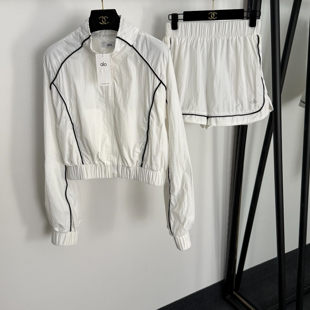 NO:829265,Model No. 20255326 ALo* new sports suit, color-blocked edge, stand-up collar long-sleeved zipper windbreaker jacket + reflective logo printed shorts, white, green, black, SML, [M size bust 100, sleeve length 77, length 45; waist 64 elastic, length 37; weight 0.385kg], women's clothing, shorts, jackets & coats,19860909款号20255326 ALo*新款运动套装,拼色包边 立领长袖拉链风衣外套+反光logo印花短裤,白色,绿色,黑色,SML,【M码胸围100,袖长77,长45；腰围64弹力,长37；重量0.385kg】,女装,shorts,jackets & coats,,Women's clothing