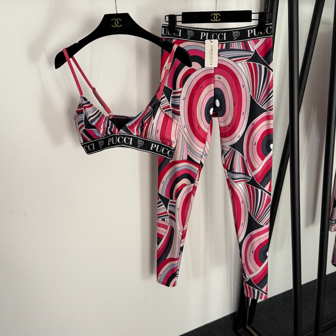 NO:779127,Model number 20255431 Pucc* new yoga sports suit, color block printed camisole with chest pads + elastic slim leggings, rose red, S-XL, [M size; bust 72, length 17; waist 66 elastic, length 96; weight 0.240kg], women's clothing,19860909款号20255431 Pucc*新款瑜伽运动套装,拼色印花带胸垫吊带背心+弹力修身小脚打底裤,玫红色,S-XL,【M码；胸围72,长17；腰围66弹力,长96；重量0.240kg】,女装,,Women's clothing