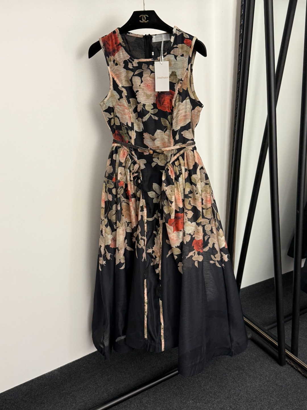 NO:754940,Model number 20255940 Zimmermann new rose flower print bow belt waist sleeveless vest dress long skirt, black, apricot, S-XL, [S size bust 82, waist 66, length 121; weight 0.470kg], Zimmermann-clothing, skirts,19860909款号20255940 Zimmermann新款 玫瑰花朵印花 蝴蝶结腰带收腰无袖背心连衣裙 长裙,黑色,杏色,S-XL,【S码胸围82,腰围66,长121；重量0.470kg】,兹默曼-服装,skirts,,Women's clothing