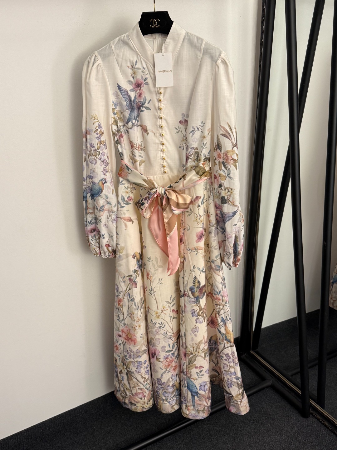 NO:754954,Model No. 20258286 Zimmermann's latest flower and bird print lace-up waist lantern long-sleeved dress, off-white, blue, S-XL, [M size shoulder width 38, bust 92, waist 74, sleeve length 63, length 132; weight 0.655kg], Zimmermann-clothing, skirts,19860909款号20258286 Zimmermann*新款 花鸟印花系带收腰灯笼长袖连衣裙,米白色,蓝色,S-XL,【M码肩宽38,胸围92,腰围74,袖长63,长132；重量0.655kg】,兹默曼-服装,skirts,,Women's clothing