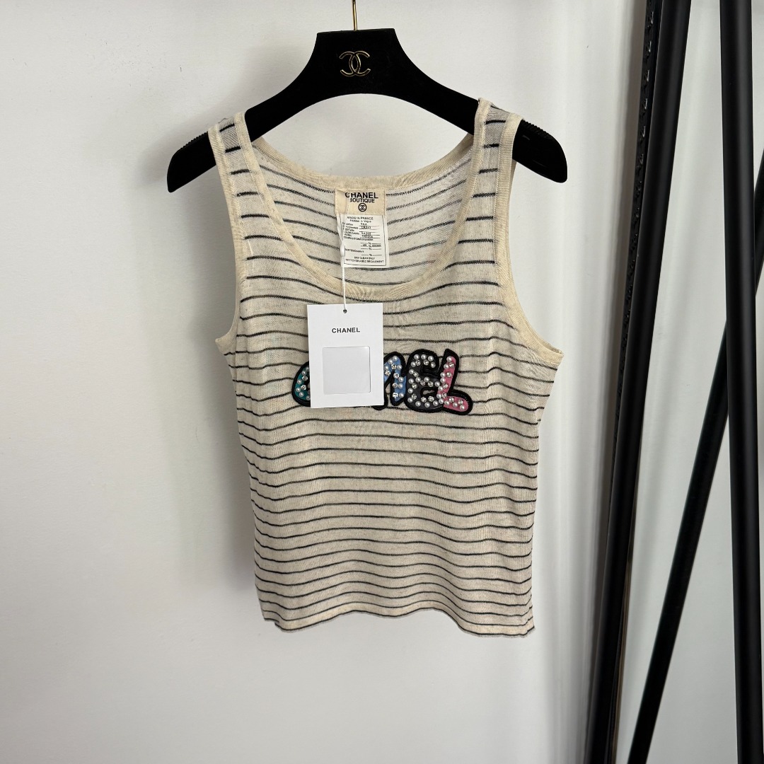 NO:933406,Model number 20258423 Chane* new style pearl studded diamond letter patch striped vest, apricot color, [One size fits all bust 82, length 55; weight 0.090kg], Chanel-clothing, chanel, chanel,19860909款号20258423 Chane*新款 珍珠钉钻字母贴布条纹背心,杏色,【均码胸围82,长55；重量0.090kg】,香奈儿-服装,chanel,chanel,,Women's clothing