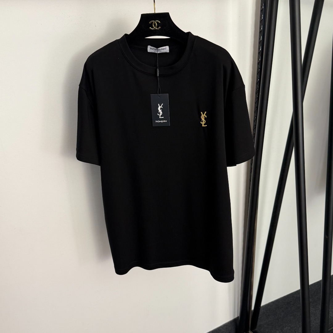 NO:858727,Model No. 20258995 YSL* new style snake-shaped logo metal decoration casual and versatile pure cotton short-sleeved T-shirt, white, coffee color, black, [one size fits all shoulder width 52, chest 112, sleeve length 18, length 70; weight 0.230kg], Saint Laurent-clothing, saint laurent, saint laurent, T-shirt, tees, t-shirt,19860909款号20258995 YSL*新款 蛇形logo金属装饰休闲百搭纯棉短袖T恤,白色,咖色,黑色,【均码肩宽52,胸围112,袖长18,长70；重量0.230kg】,圣罗兰-服装,saint laurent,saint laurent,T-shirt,tees，t-shirt,,Women's clothing