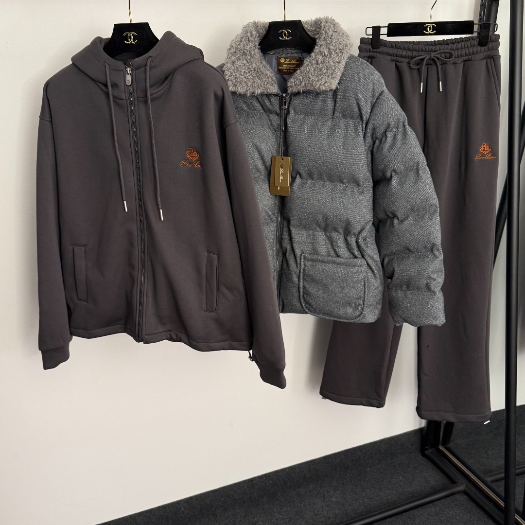 NO:933192,Style number 20258961 Loro  Piana*LP new warm three-piece suit, lamb fur collar long-sleeved cotton jacket + embroidered lettering long-sleeved hooded velvet zipper jacket + velvet casual trousers, gray, khaki, S-XL, [M size shoulder width 5  2. Bust 114, sleeve length 57, length 63; coat shoulder width 49, bust 122, sleeve length 55, length 65; waist 66 elastic, length 106; weight 2.845kg], women's clothing, loro  piana,loro piana,jackets & coats,hats,19860909款号20258961 Loro Piana*LP新款保暖三件套装,羊羔毛领长袖棉服外套+刺绣字母长袖连帽加绒拉链外套+加绒休闲长裤,灰色,卡其色,S-XL,【M码肩宽52,胸围114,袖长57,长63；外套肩宽49,胸围122,袖长55,长65；腰围66弹力,长106；重量2.845kg】,女装,loro piana,loro piana,jackets & coats,hats,,Women's clothing