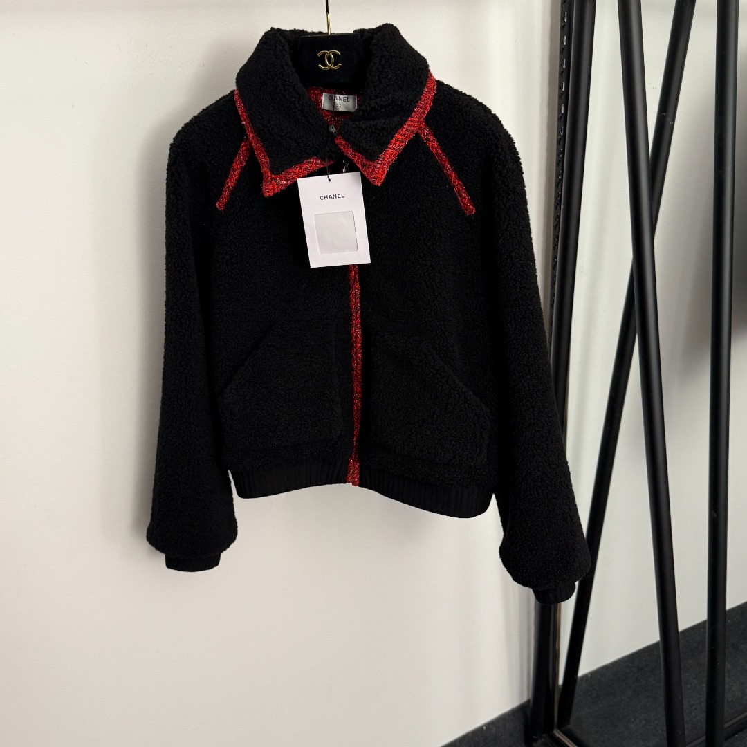 NO:661821,Model No. 20259013 Chane* new style teddy lambswool lapel long-sleeved zippered jacket with small logo embroidered letters on the back, black, SML, [M size bust 116, sleeve length 72, length 55; weight 0.885kgkg], Chanel-clothing, chanel, chanel, jackets & coats,  19860909款号20259013 Chane*新款 后背小香logo刺绣字母泰迪羊羔毛翻领长袖拉链外套,黑色,SML,【M码胸围116,袖长72,长55；重量0.885kgkg】,香奈儿-服装,chanel,chanel,jackets & coats, ,Women's clothing