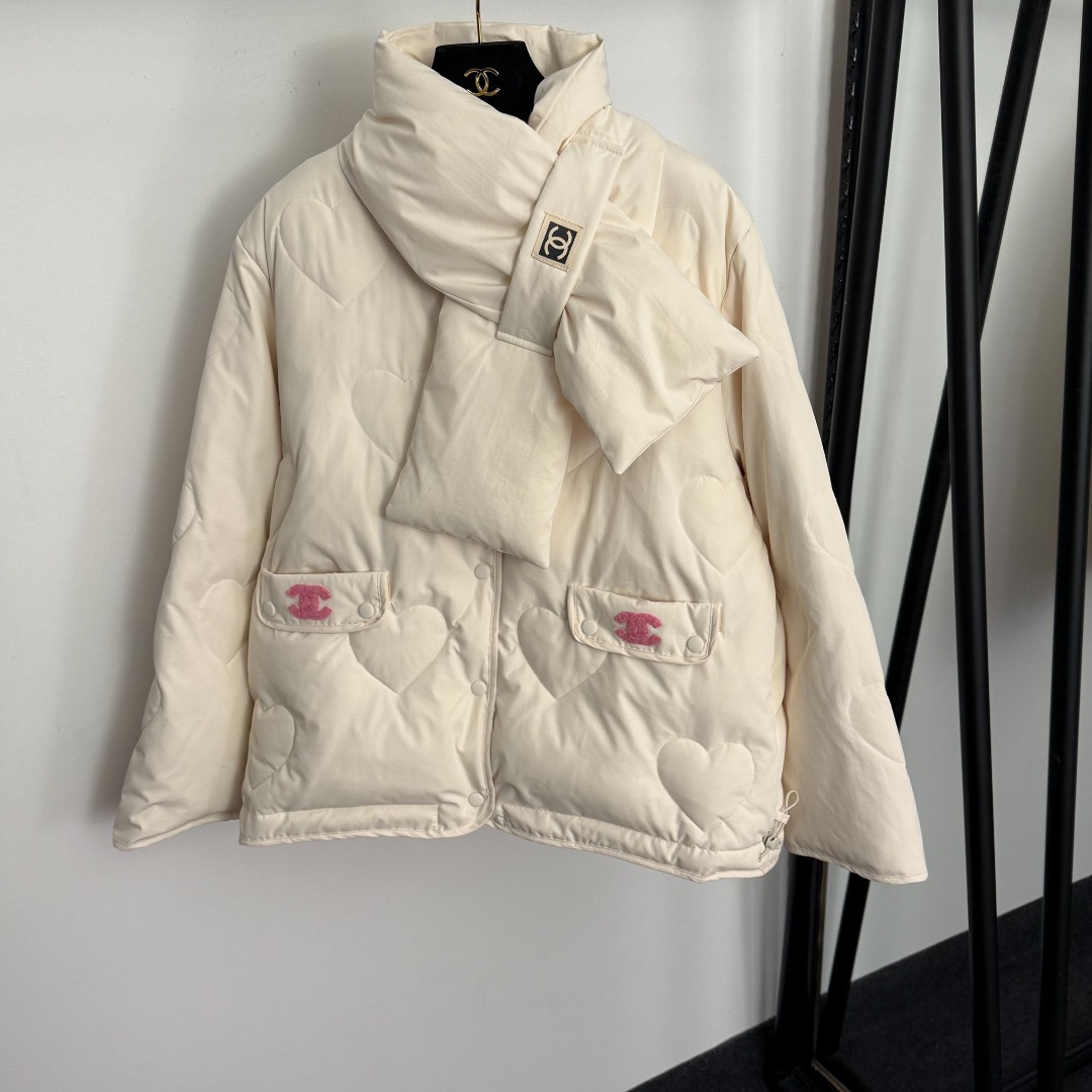 NO:943967,Model No. 20260370 Chane* new style Xiaoxiang logo letter plaid lining reversible long-sleeved down jacket, with scarf, beige, pink, SML, [M size shoulder width 46, bust 128, sleeve length 59, length 68; weight 0.865kg], Chanel - clothing, chanel, chanel, jackets & coats, down jacket,19860909款号20260370 Chane*新款 小香logo字母格子里衬双面穿长袖羽绒服外套,搭配围巾,米色,粉色,SML,【M码肩宽46,胸围128,袖长59,长68；重量0.865kg】,香奈儿-服装,chanel,chanel,jackets & coats,down jacket,,Women's clothing