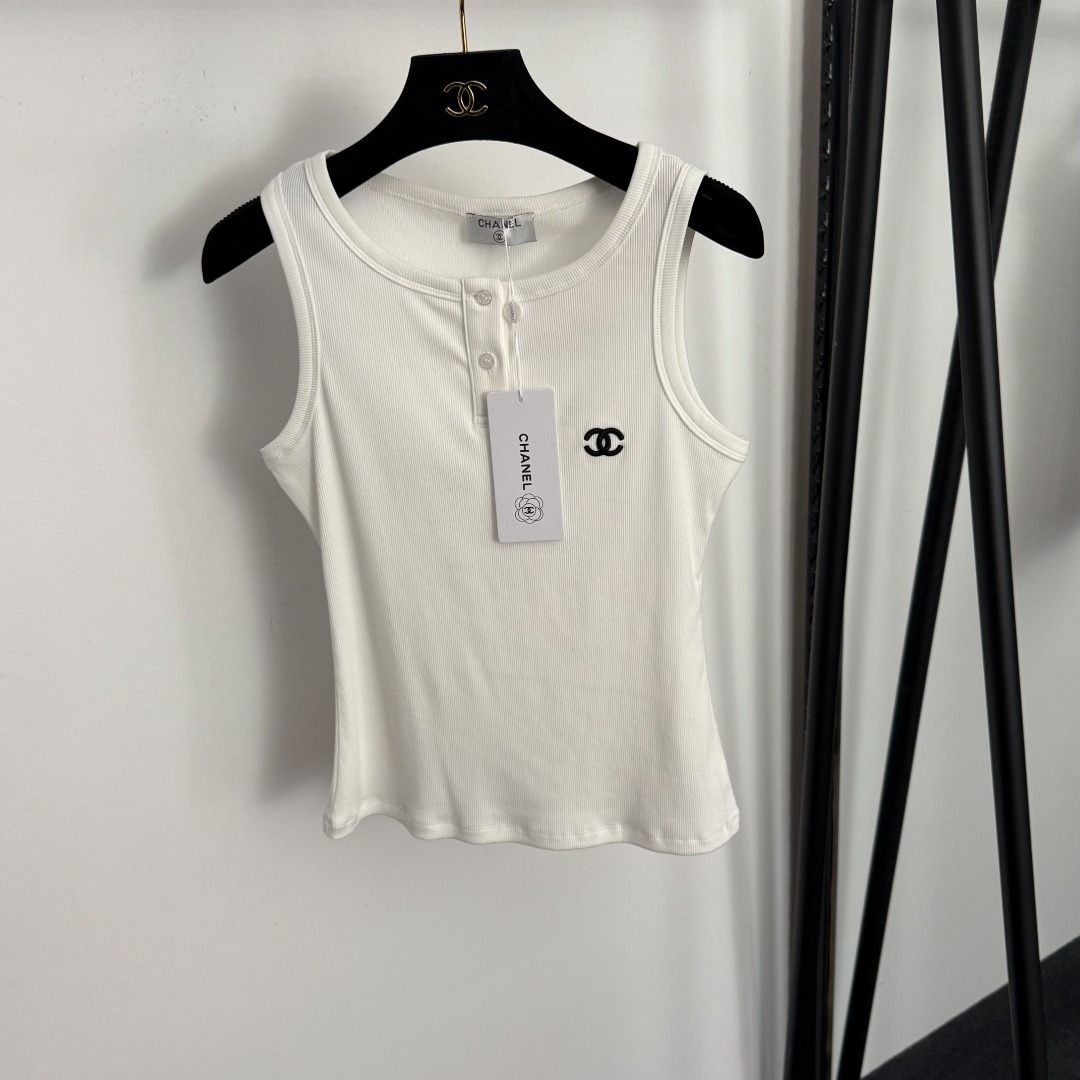 NO:863786,Model No. 20260384 Chane* new style Xiaoxiang logo embroidered round neck half-open button slim vest, white, black, SML, [M size bust 74, length 52; weight 0.125kg], Chanel-clothing, chanel, chanel,19860909款号20260384 Chane*新款 小香logo刺绣圆领半开扣修身背心,白色,黑色,SML,【M码胸围74,长52；重量0.125kg】,香奈儿-服装,chanel,chanel,,Women's clothing