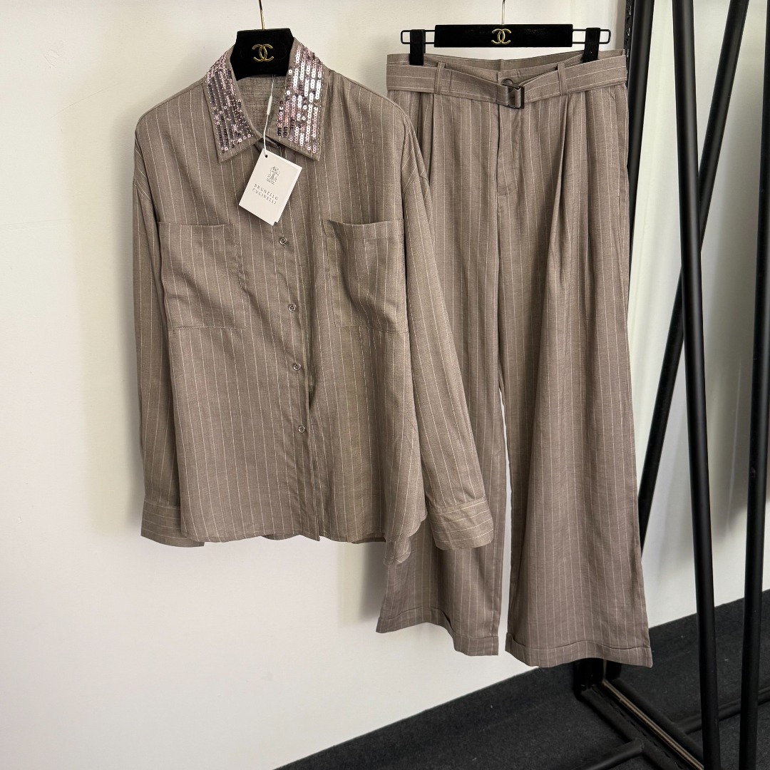 NO:933210,Model No. 20260557 Brunello Cucinell*BC new home style linen casual suit, sequined beaded lapel long-sleeved striped shirt + high-waisted wide-leg trousers, coffee color, dragon fruit red, blue, gray, SML, [M size shoulder width 53, chest 128, sleeve length 56, length 68-73; waist 72, length 106; weight 0.590kg], women's clothing, brunello cucinelli,19860909款号20260557 Brunello Cucinell*BC新款家居风亚麻休闲套装,亮片钉珠翻领长袖条纹衬衣+高腰阔腿长裤,咖色,火龙果红色,蓝色,灰色,SML,【M码肩宽53,胸围128,袖长56,长68-73；腰围72,长106；重量0.590kg】,女装,brunello cucinelli,,Women's clothing