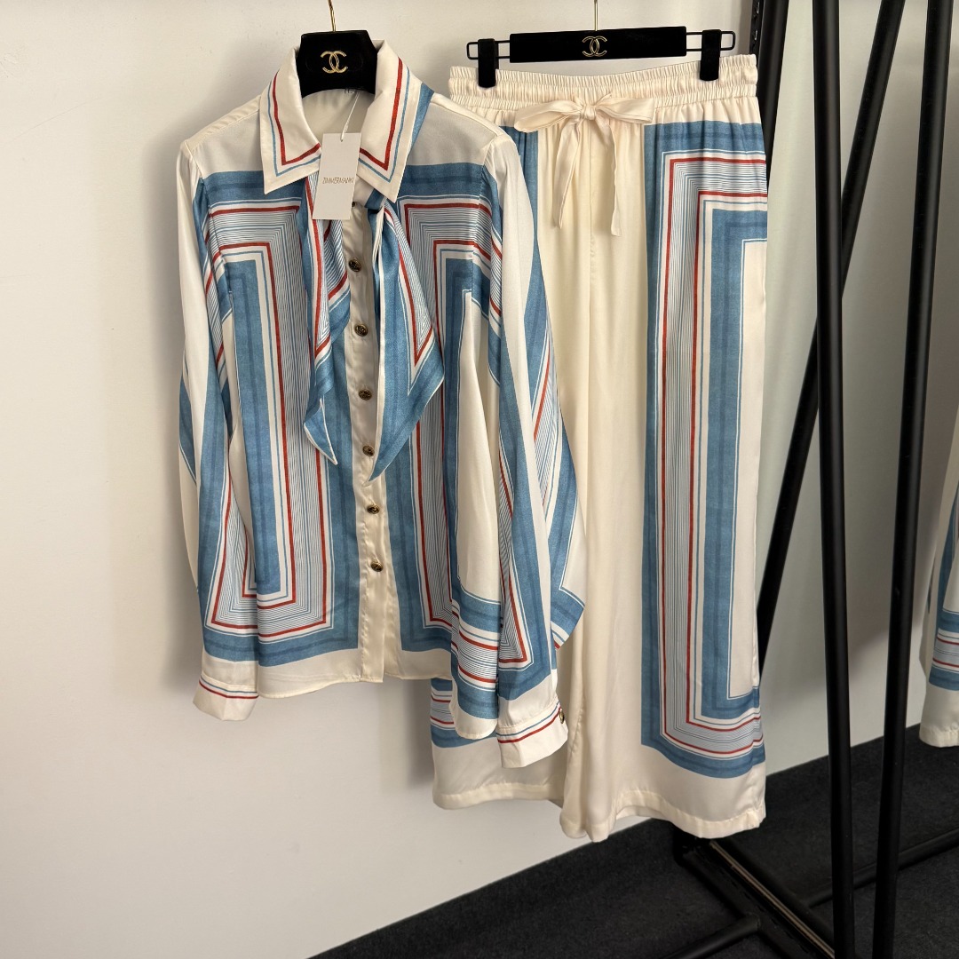 NO:754923,Model No. 20260852 Zimmermann's latest suit, bow tie collar, color-blocked plaid printed long-sleeved shirt + high-waisted wide-leg trousers, off-white, S-XL, [L size shoulder width 37, bust 132, sleeve length 69, length 70; waist 72 elastic, length 107; weight 0.505kg], Zimmermann - Clothing,19860909款号20260852 Zimmermann*新款套装,蝴蝶结领拼色格子印花长袖衬衣+高腰阔腿长裤,米白色,S-XL,【L码肩宽37,胸围132,袖长69,长70；腰围72弹力,长107；重量0.505kg】,兹默曼-服装,,Women's clothing