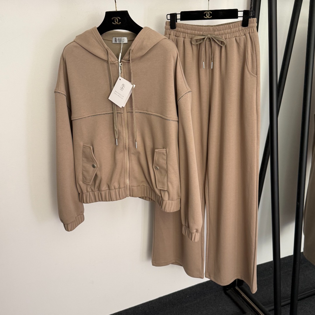 NO:755518,Model No. 20260915 Brunello Cucinell*BC new sports suit, bead chain decorated long-sleeved hooded zipper jacket + elastic waist wide-leg trousers, khaki, gray, black, SML, [M size shoulder width 60, bust 122, sleeve length 53, length 59; waist 66 elastic, length 109; weight 1.065kg], women's clothing, brunello cucinelli, jackets & coats, hats,19860909款号20260915 Brunello Cucinell*BC新款运动套装,珠链装饰长袖连帽拉链外套+松紧腰阔腿长裤,卡其色,灰色,黑色,SML,【M码肩宽60,胸围122,袖长53,长59；腰围66弹力,长109；重量1.065kg】,女装,brunello cucinelli,jackets & coats,hats,,Women's clothing