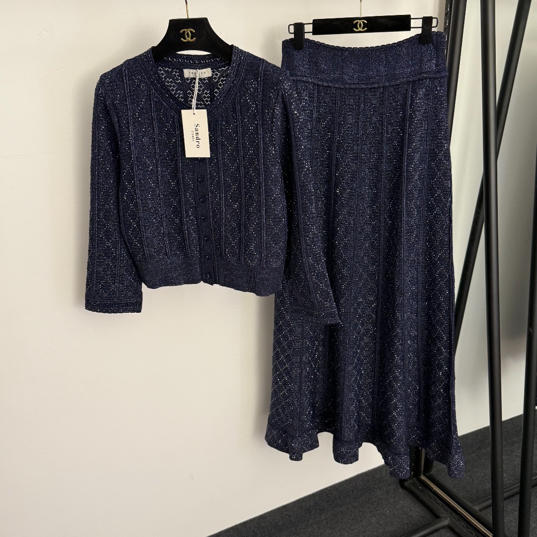 NO:858105,Model number 20260967 Sandr* new French socialite suit, heavy-duty sparkling hot diamond silver blended hollow six-point short-sleeved knitted cardigan + high-waisted mid-length knitted skirt, dark blue, S-XL, [L size bust 84, sleeve length 48, length 46; waist 72 elastic, length 103; weight 1.605kg], women's clothing, skirts, T-shirt,19860909款号20260967 Sandr*新款法式名媛套装,重工闪耀烫钻 银线混纺镂空六分短袖针织开衫+高腰中长款针织半裙,深蓝色,S-XL,【L码胸围84,袖长48,长46；腰围72弹力,长103；重量1.605kg】,女装,skirts,T-shirt,,Women's clothing
