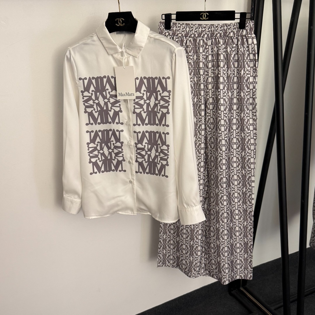 NO:822480,Model No. 20260979 MaxMar* new suit, MM letter printed long-sleeved shirt + presbyopia casual trousers, white, S-XL, [M size shoulder width 38, bust 92, sleeve length 58, length 65; waist 66 elastic, length 106; weight 0.315kg], MaxMara-Clothing,19860909款号20260979 MaxMar*新款套装,MM字母印花长袖衬衣+老花休闲长裤,白色,S-XL,【M码肩宽38,胸围92,袖长58,长65；腰围66弹力,长106；重量0.315kg】,麦丝玛拉-服装,,Women's clothing