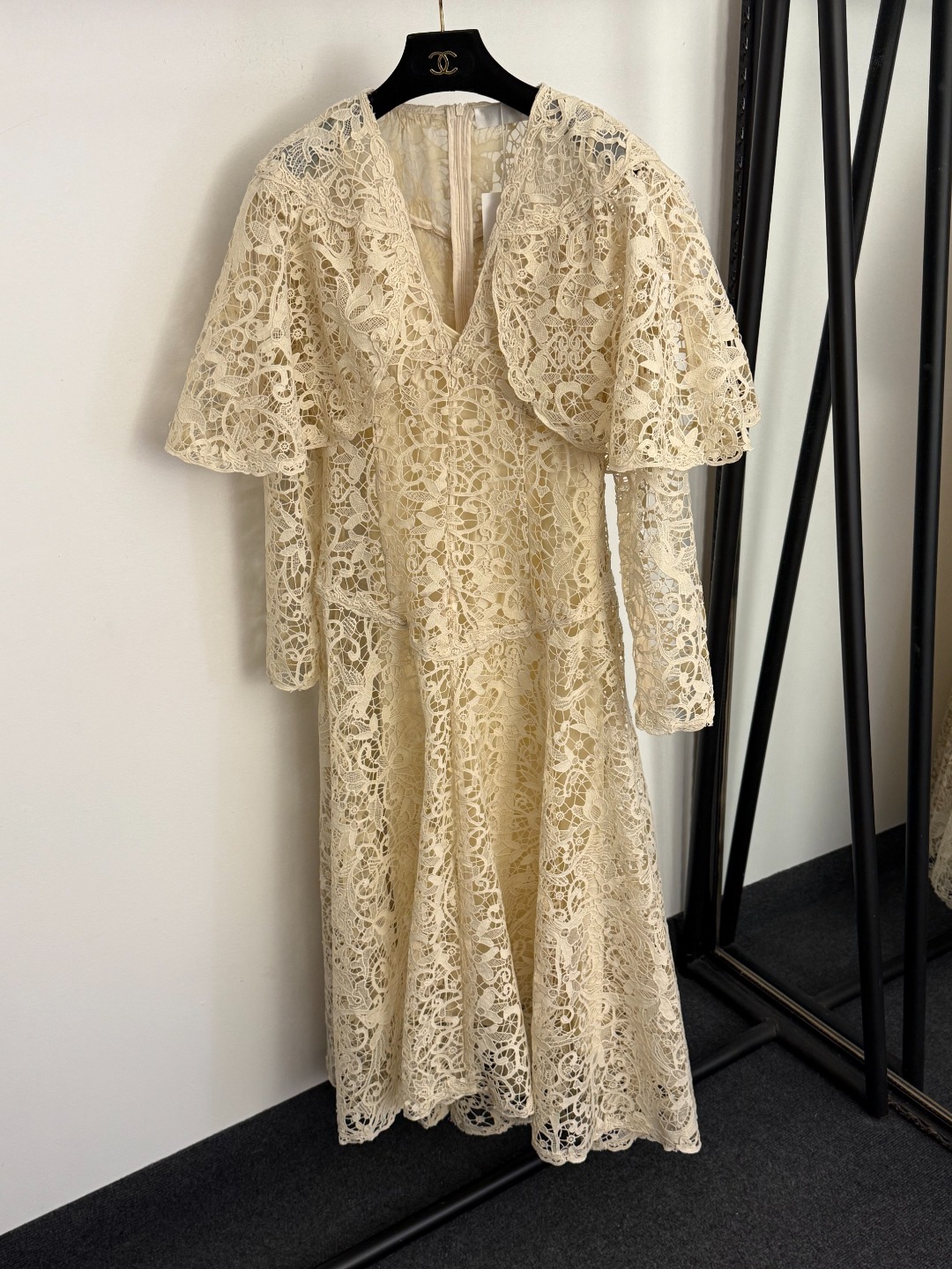 NO:722894,Model number 20261264 Zimmermann* new ladylike cape-style lace hollow long-sleeved dress long skirt, with suspender lining, apricot color, S-XL, [M size bust 92, length 96; bust 86, waist 78, sleeve length 58, length 122-137; weight 1.120kg], Zimmermann-clothing, skirts,19860909款号20261264 Zimmermann*新款 名媛气质斗篷式蕾丝镂空长袖连衣裙 长裙,配吊带里衬,杏色,S-XL,【M码胸围92,长96；胸围86,腰围78,袖长58,长122-137；重量1.120kg】,兹默曼-服装,skirts,,Women's clothing