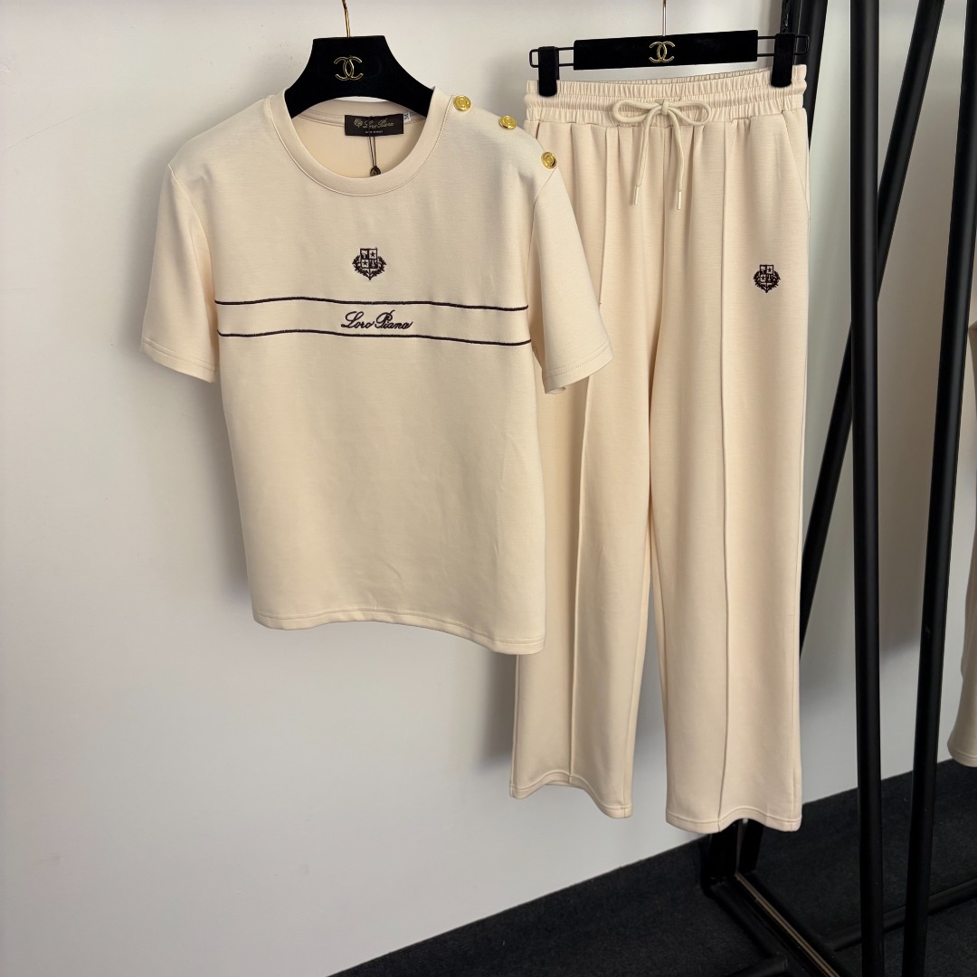 NO:755522,Model number 20261267 Loro Piana*LP new sports suit, shoulder gold buttons logo embroidered letters short-sleeved T-shirt + elastic waist casual trousers, apricot, pink, blue, S-XL, [M size shoulder width 40, chest 90, sleeve length 19, length 59; waist 62 elastic, length 99; weight 0.570kg], women's clothing, loro piana, loro  piana,T-shirt,tees,t-shirt,19860909款号20261267 Loro Piana*LP新款运动套装,肩膀金纽扣logo刺绣字母短袖T恤+松紧腰休闲长裤,杏色,粉色,蓝色,S-XL,【M码肩宽40,胸围90,袖长19,长59；腰围62弹力,长99；重量0.570kg】,女装,loro piana,loro piana,T-shirt,tees，t-shirt,,Women's clothing