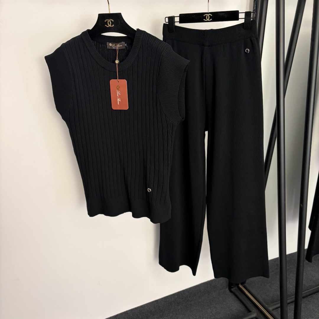 NO:863567,Model No. 20261370 Loro Piana*LP new knitted suit, metal hoop decoration, waistcoat slim-fitting knitted vest + high-waisted knitted trousers, apricot, green, coffee, khaki, black, S-XL, [M size bust 82, length 65; waist 64 stretch, length 101; weight 0.740Kg], women's clothing, loro piana, loro piana,19860909款号20261370 Loro Piana*LP新款针织套装,金属圈圈装饰 坎肩修身针织背心+高腰针织长裤,杏色,绿色,咖色,卡其色,黑色,S-XL,【M码胸围82,长65；腰围64弹力,长101；重量0.740Kg】,女装,loro piana,loro piana,,Women's clothing