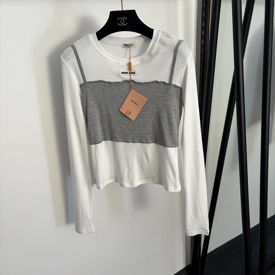 NO:755162,Model No. 20261553 Miumi* new style collar logo logo letter patch fake two-piece suspender splicing long-sleeved T-shirt, gray, yellow, black, SML, [M size shoulder width 36, bust 76, sleeve length 63, length 49; weight 0.200kg], Miumiu-clothing, miumiu, tees, t-shirt,19860909款号20261553 Miumi*新款 领标logo字母贴布假两件吊带拼接长袖T恤,灰色,黄色,黑色,SML,【M码肩宽36,胸围76,袖长63,长49；重量0.200kg】,缪缪-服装,miumiu,tees，t-shirt,,Women's clothing