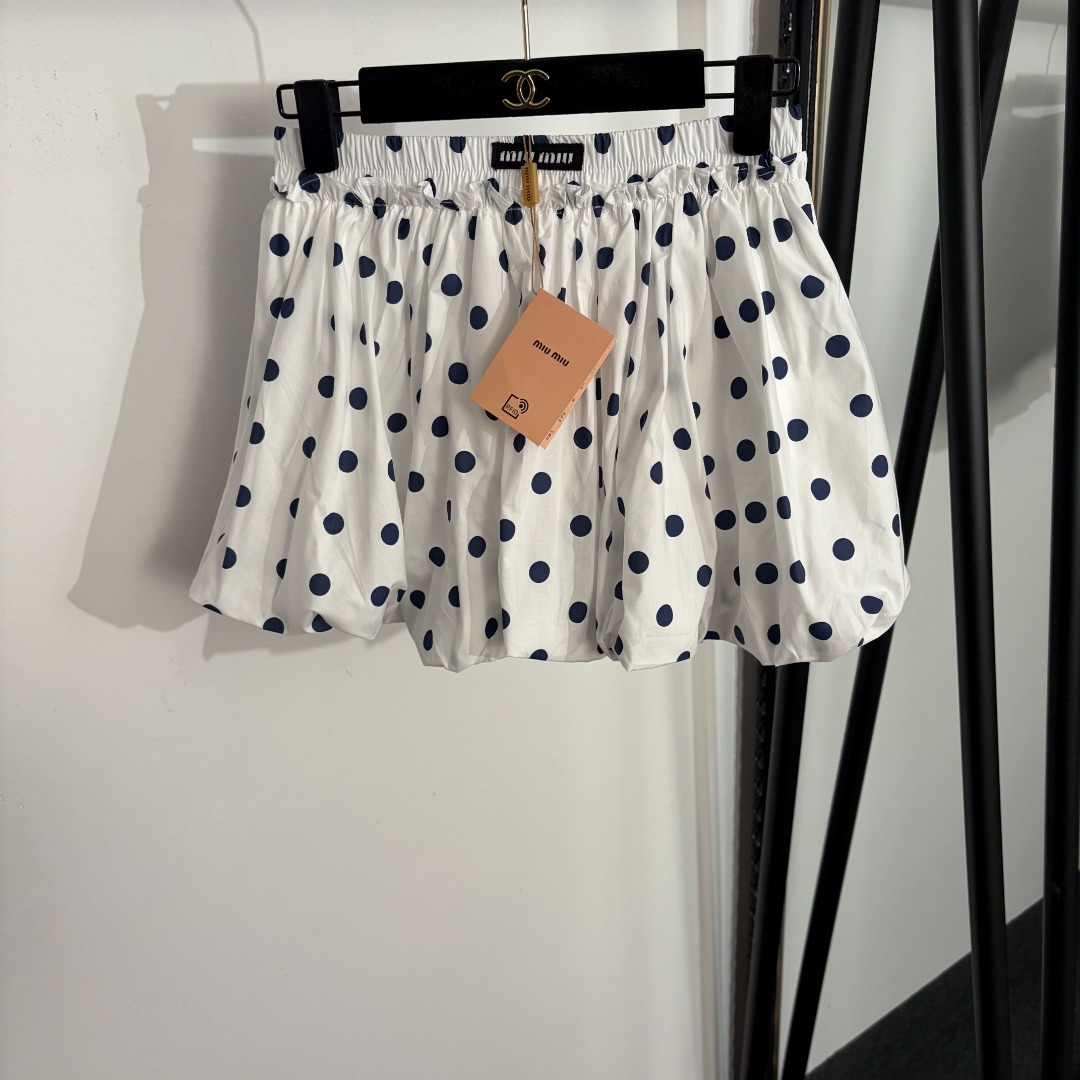NO:755169,Model No. 20261555 Miumi* new style polka dot printed A-line short skirt, safety pants lining, white, blue, SML, [M size waist 64 elastic, length 34; weight 0.160kg], Miumi-clothing, miumiu, skirts,19860909款号20261555 Miumi*新款 波点印花A字短半裙,安全裤里衬,白色,蓝色,SML,【M码腰围64弹力,长34；重量0.160kg】,缪缪-服装,miumiu,skirts,,Women's clothing