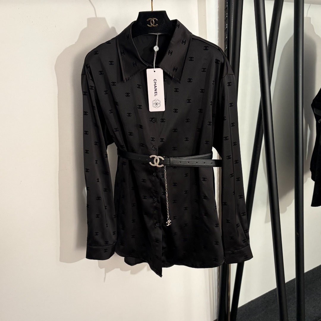 NO:863408,Model No. 20261617 Chane* new style Xiaoxiang flocked logo waisted long-sleeved shirt, with belt, black, red, white, SML, [M size shoulder width 48, bust 116, sleeve length 57, length 72; weight 0.345kg], Chanel-clothing, chanel, chanel,19860909款号20261617 Chane*新款 小香植绒logo收腰长袖衬衣,配腰带,黑色,红色,白色,SML,【M码肩宽48,胸围116,袖长57,长72；重量0.345kg】,香奈儿-服装,chanel,chanel,,Women's clothing